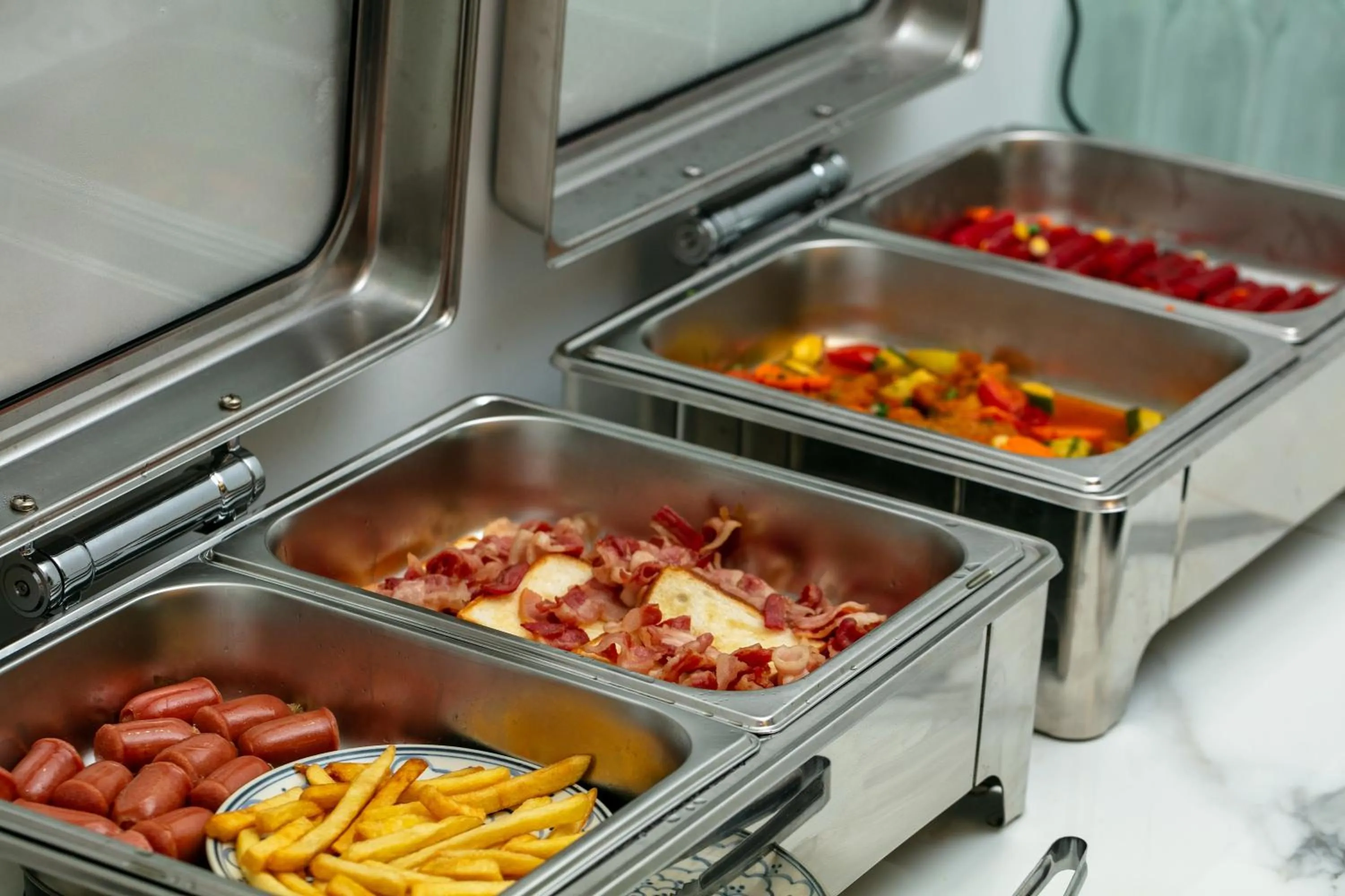 Restaurant/places to eat in Elegant Boutique Hotel Ha Long