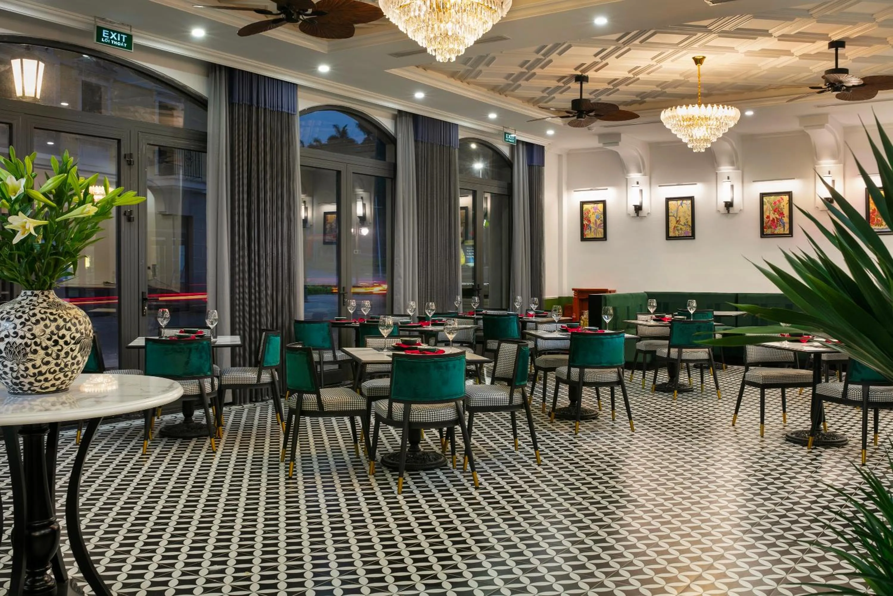 Restaurant/places to eat in Elegant Boutique Hotel Ha Long