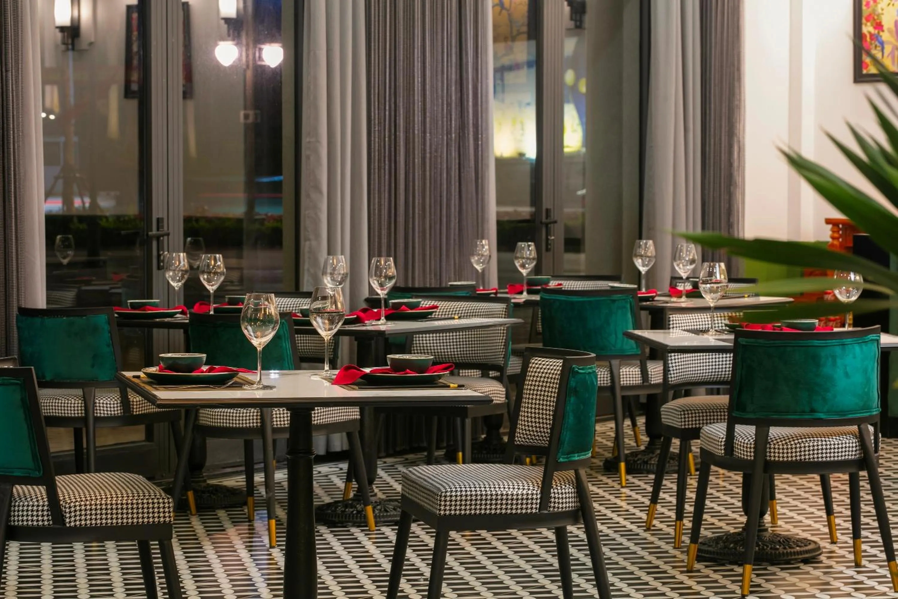 Restaurant/places to eat in Elegant Boutique Hotel Ha Long