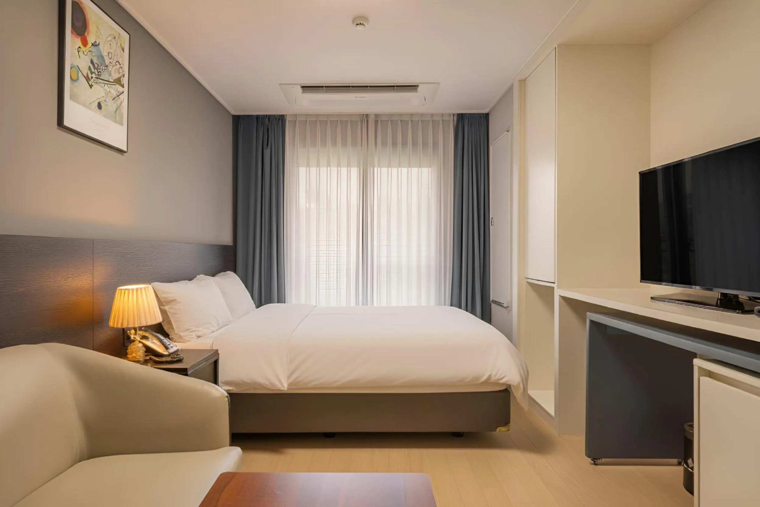 Photo of the whole room, Bed in Sokcho Chonpines Beach Hotel