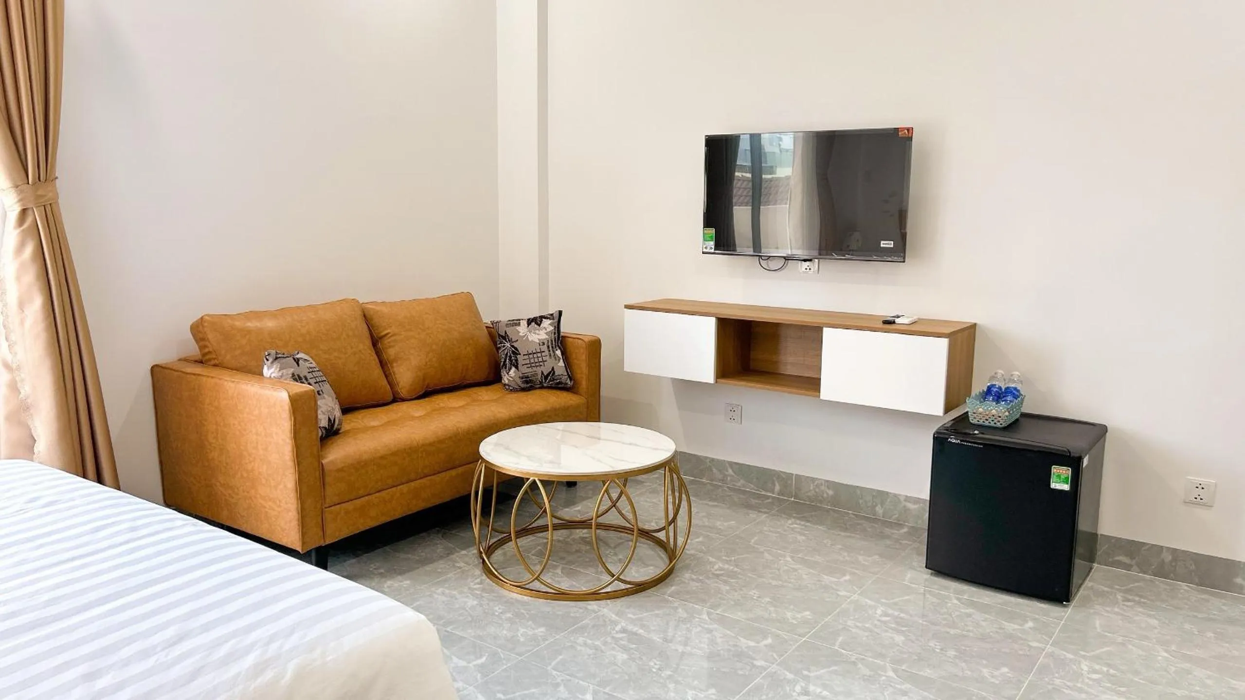 Communal lounge/ TV room in Sea Flower Homestay