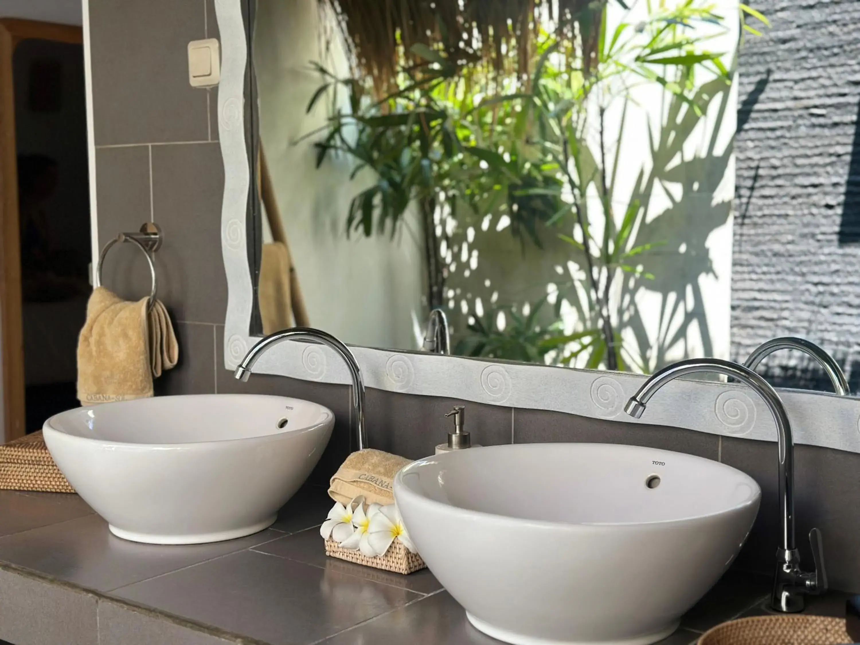 Twin Room with Private Bathroom in Sol Villas - Modern Tropical Stays Twin Room with Private Bathroom in Sol Villas - Modern Tropical Stays