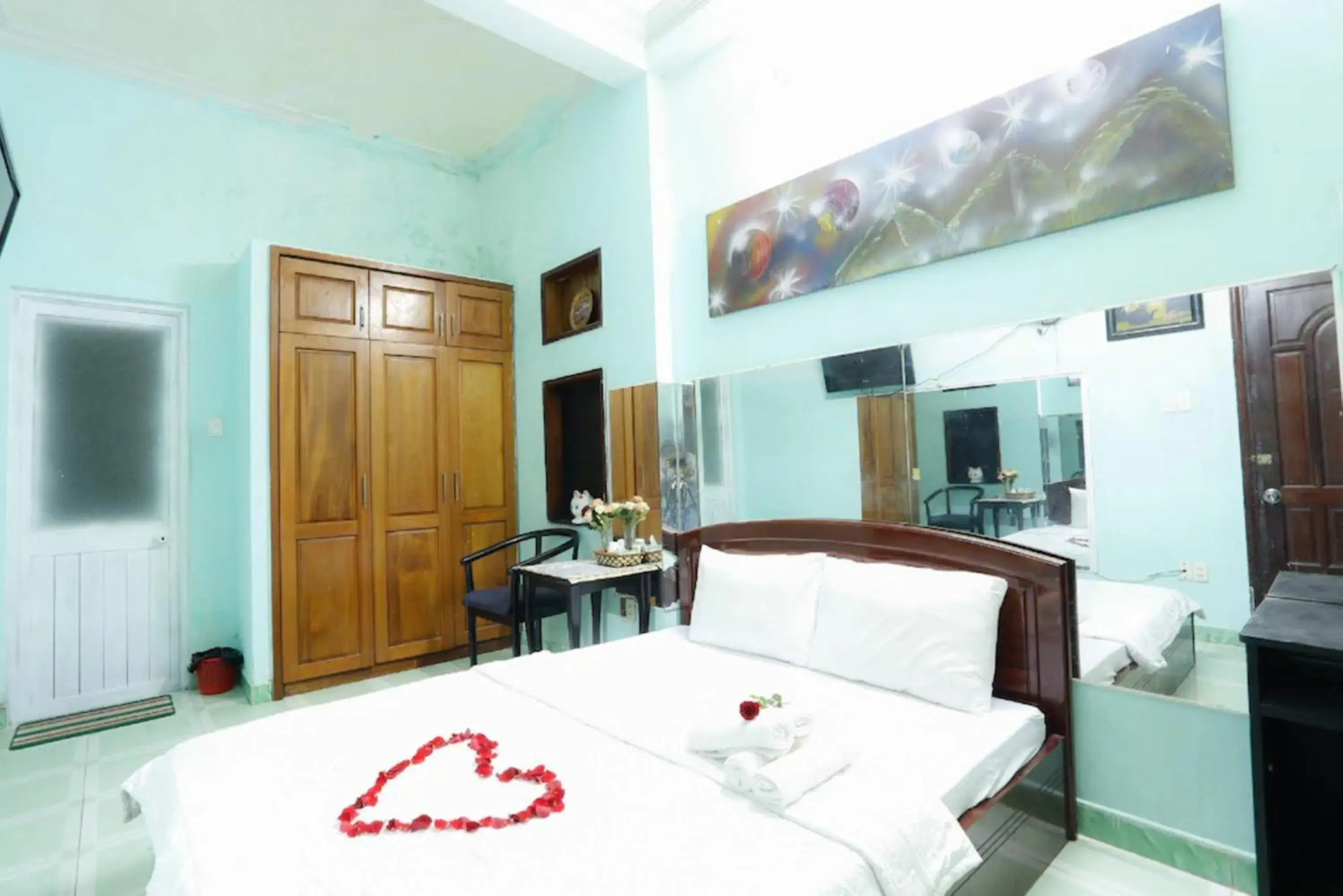 Bedroom, Bed in Hồng Lực Hotel HCM Bedroom, Bed in Hồng Lực Hotel HCM