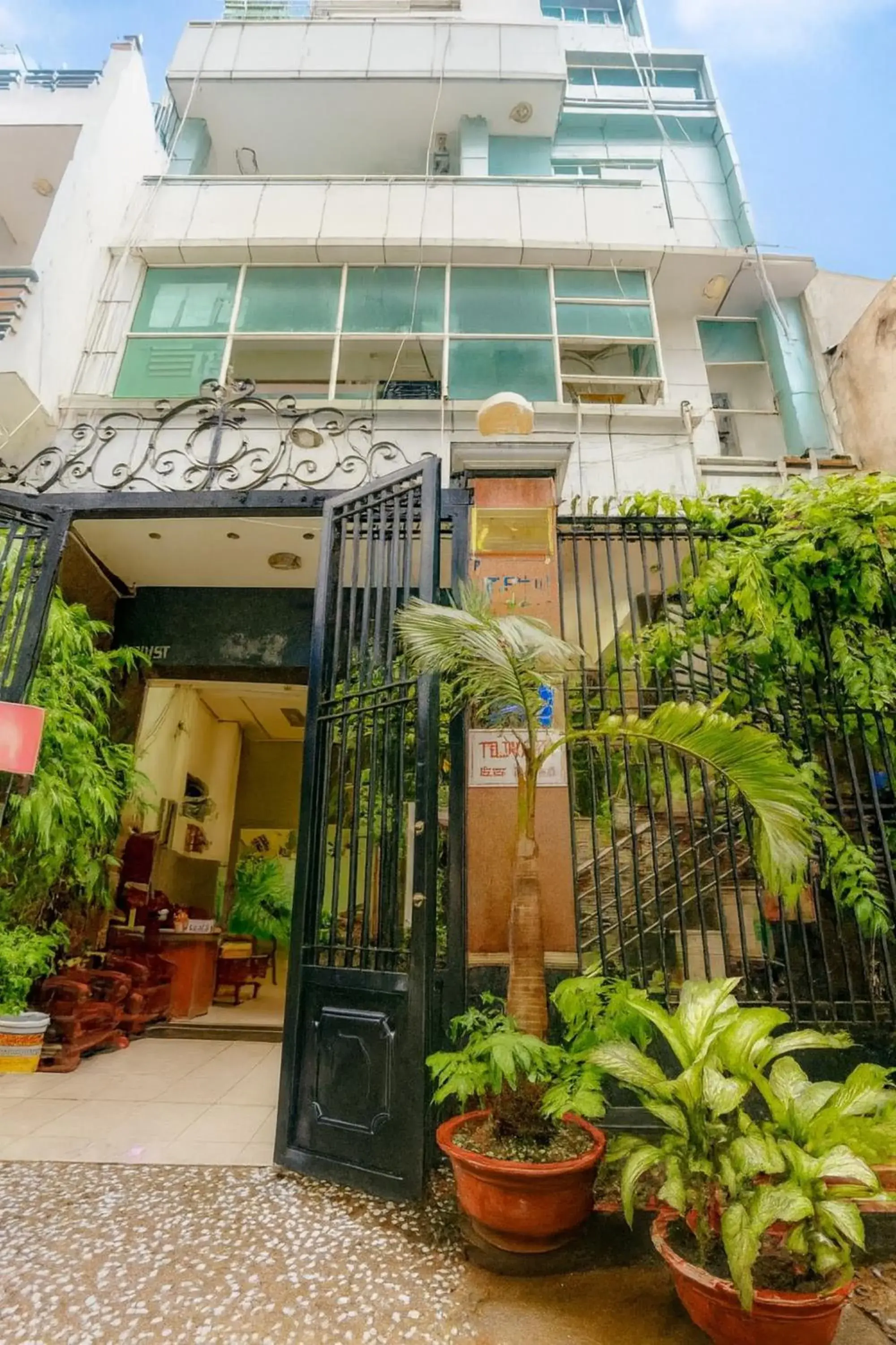 Property building in Hồng Lực Hotel HCM Property building in Hồng Lực Hotel HCM