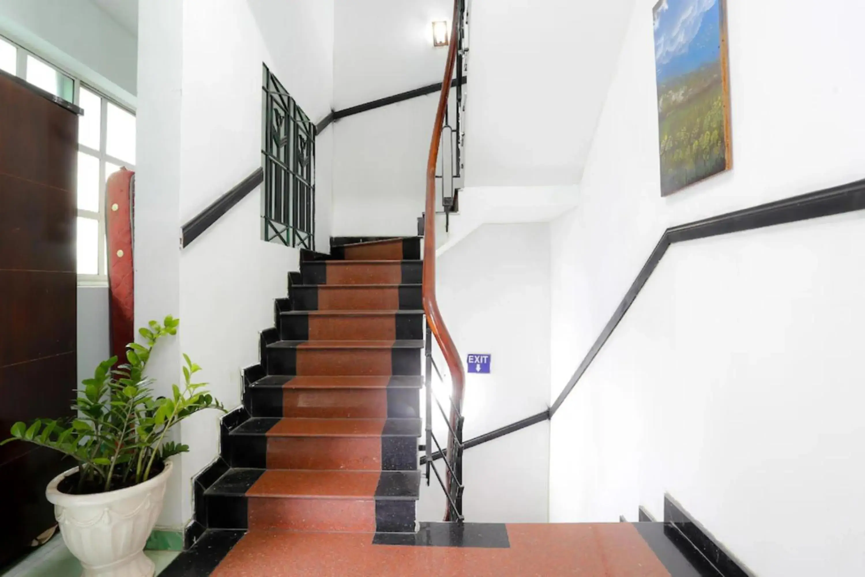 Property building in Hồng Lực Hotel HCM Property building in Hồng Lực Hotel HCM