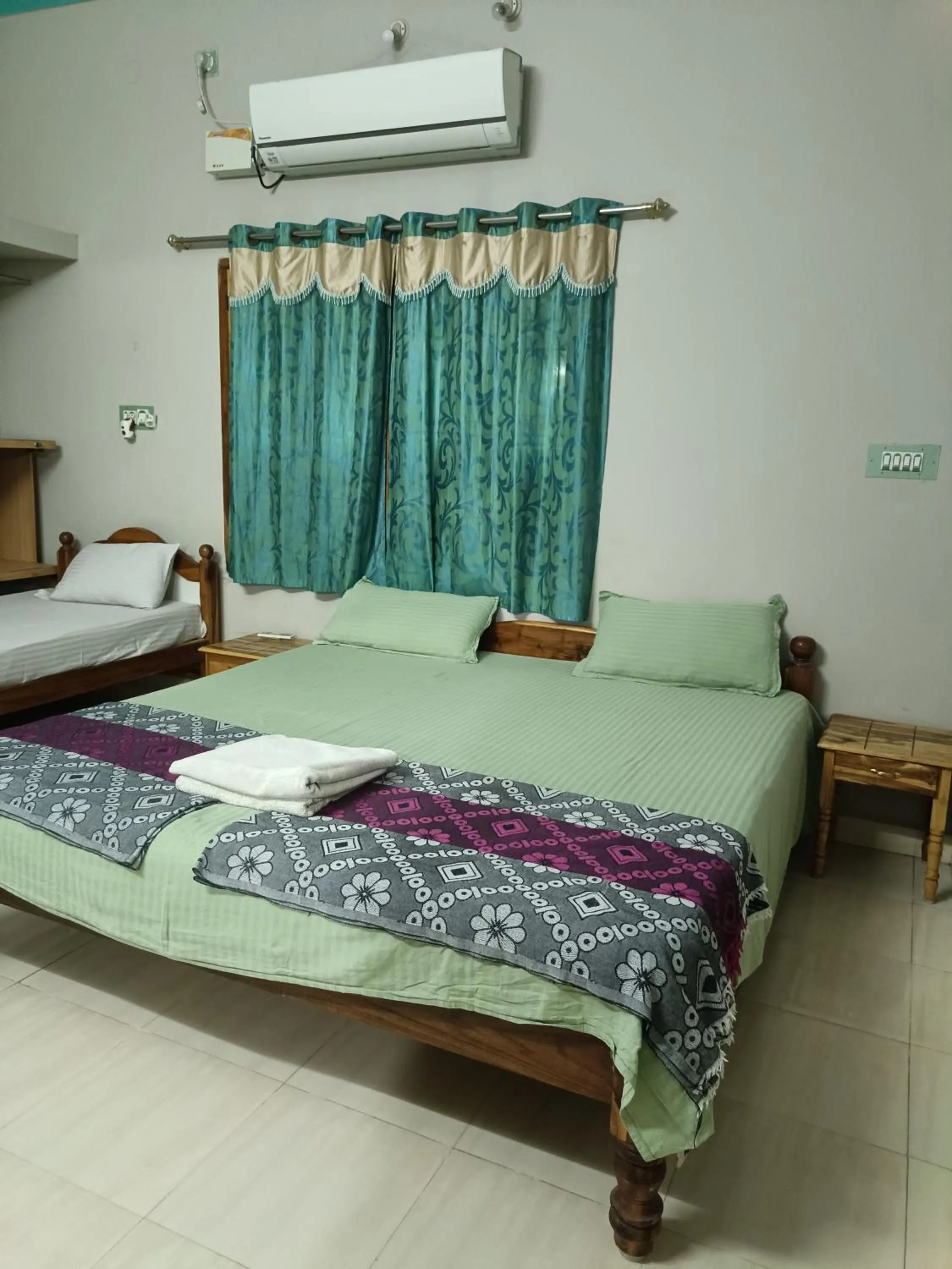 Bed in Rainbow Guest House