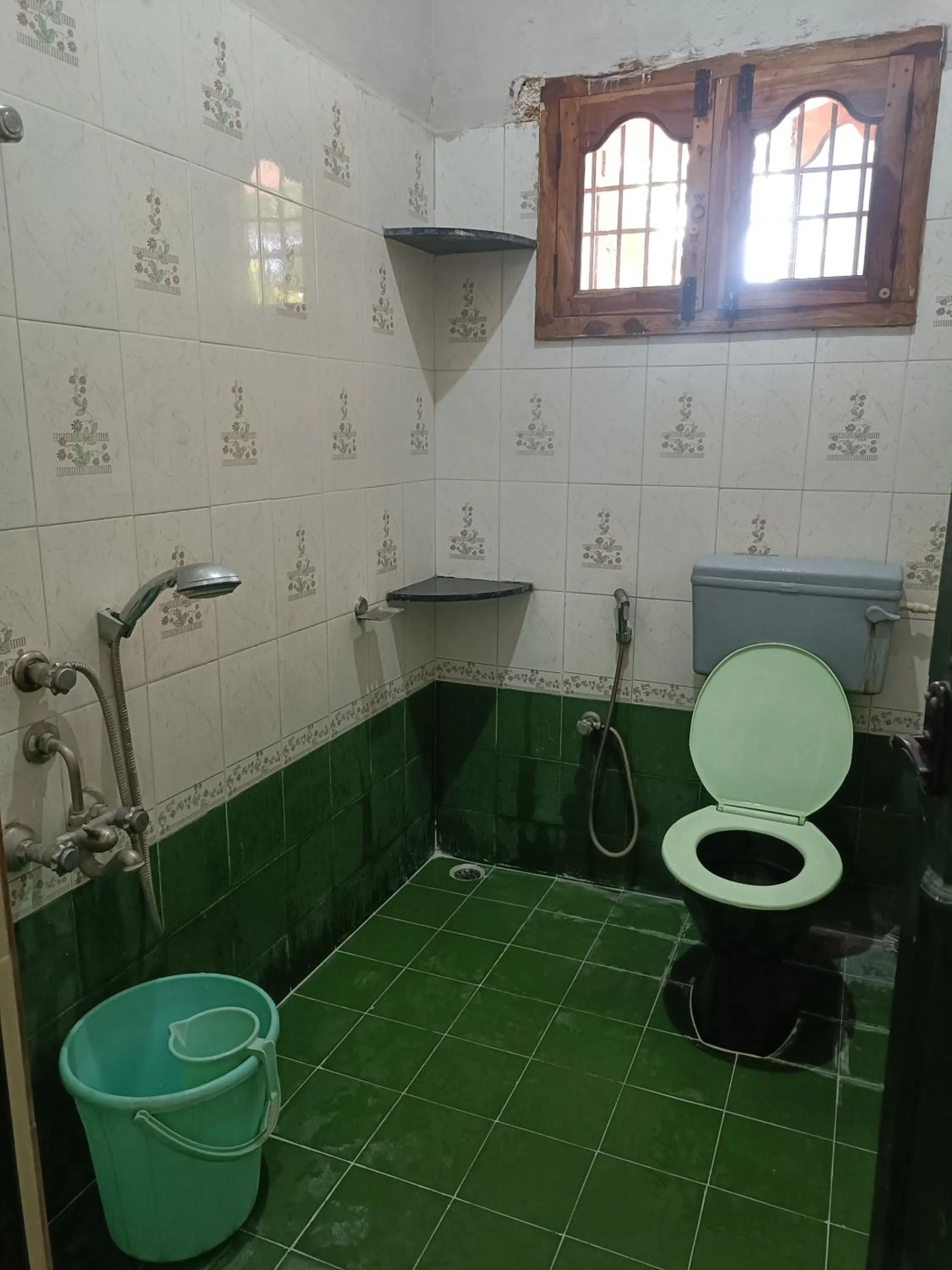 Toilet in Rainbow Guest House
