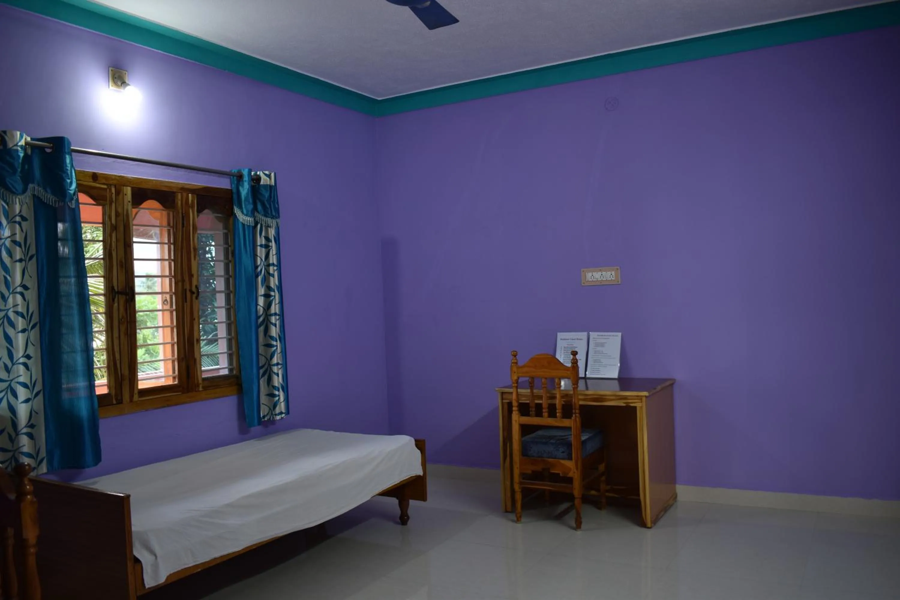 Bed in Rainbow Guest House