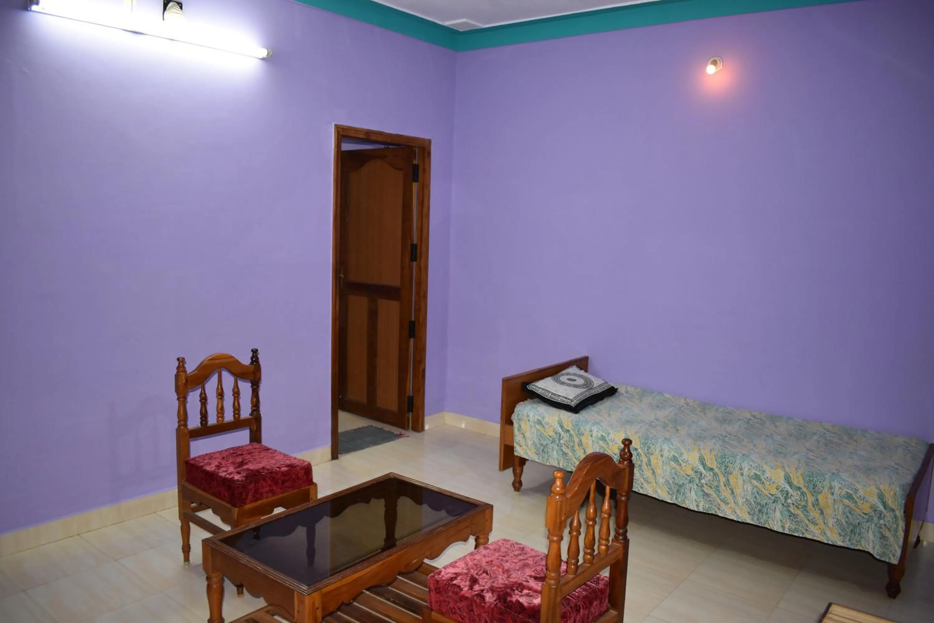 Living room, Bed in Rainbow Guest House