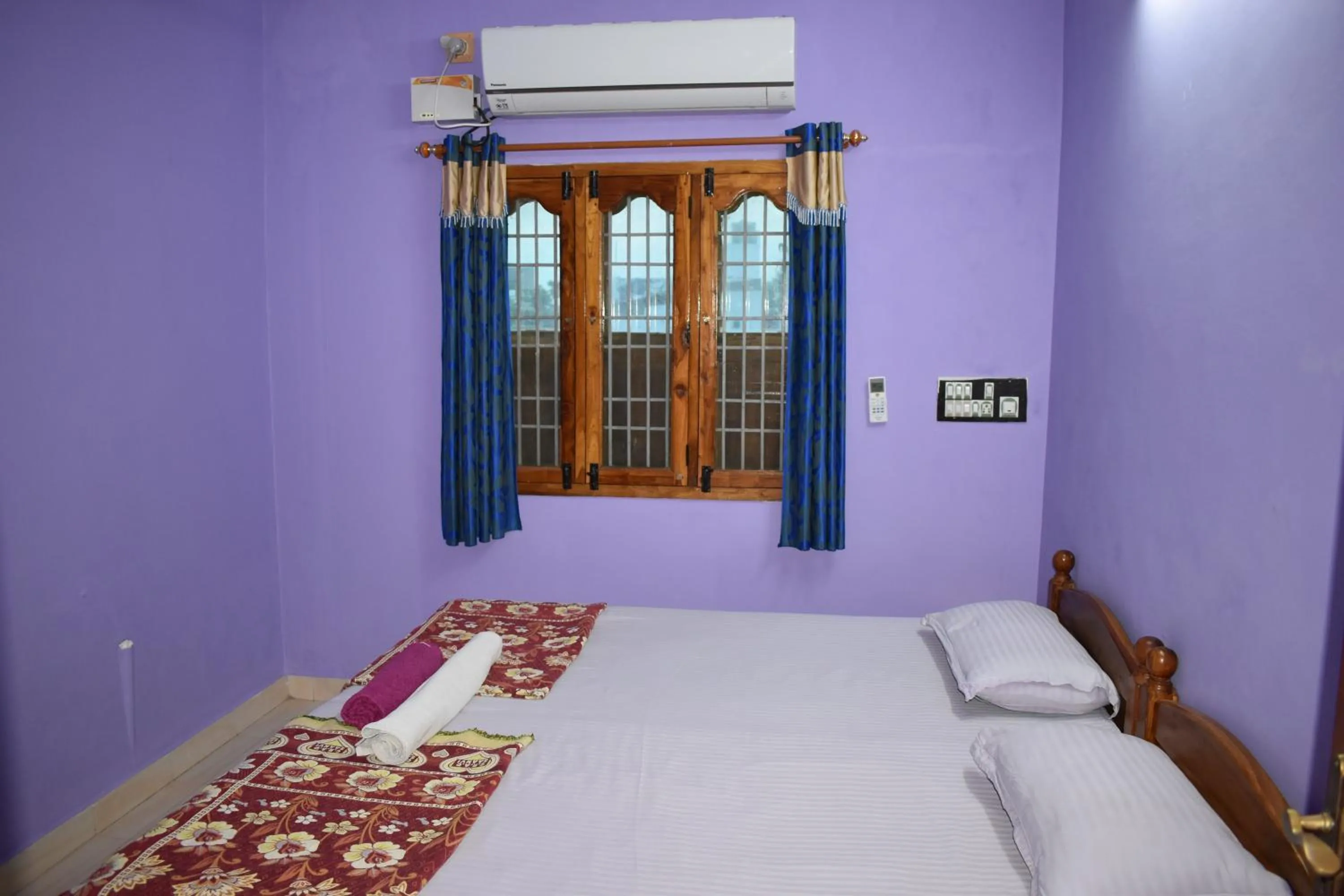 air conditioner, Bed in Rainbow Guest House