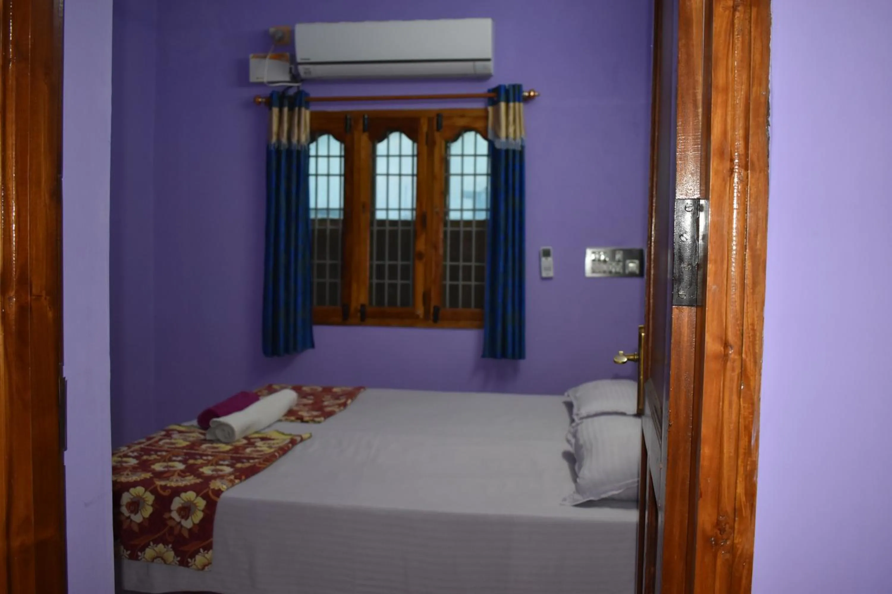 Bed in Rainbow Guest House
