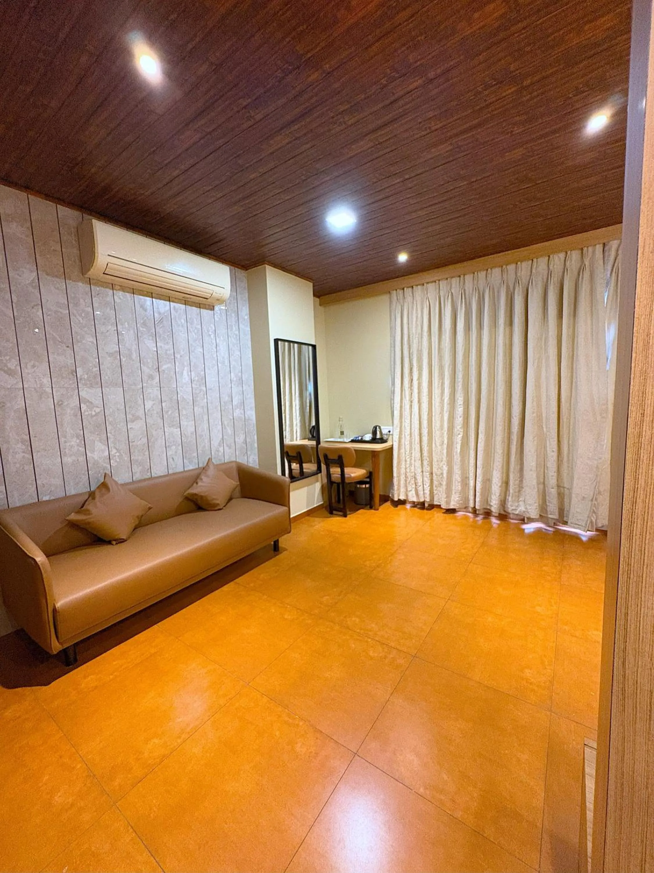 Living room, Bed in Hotel Shoolin Grand