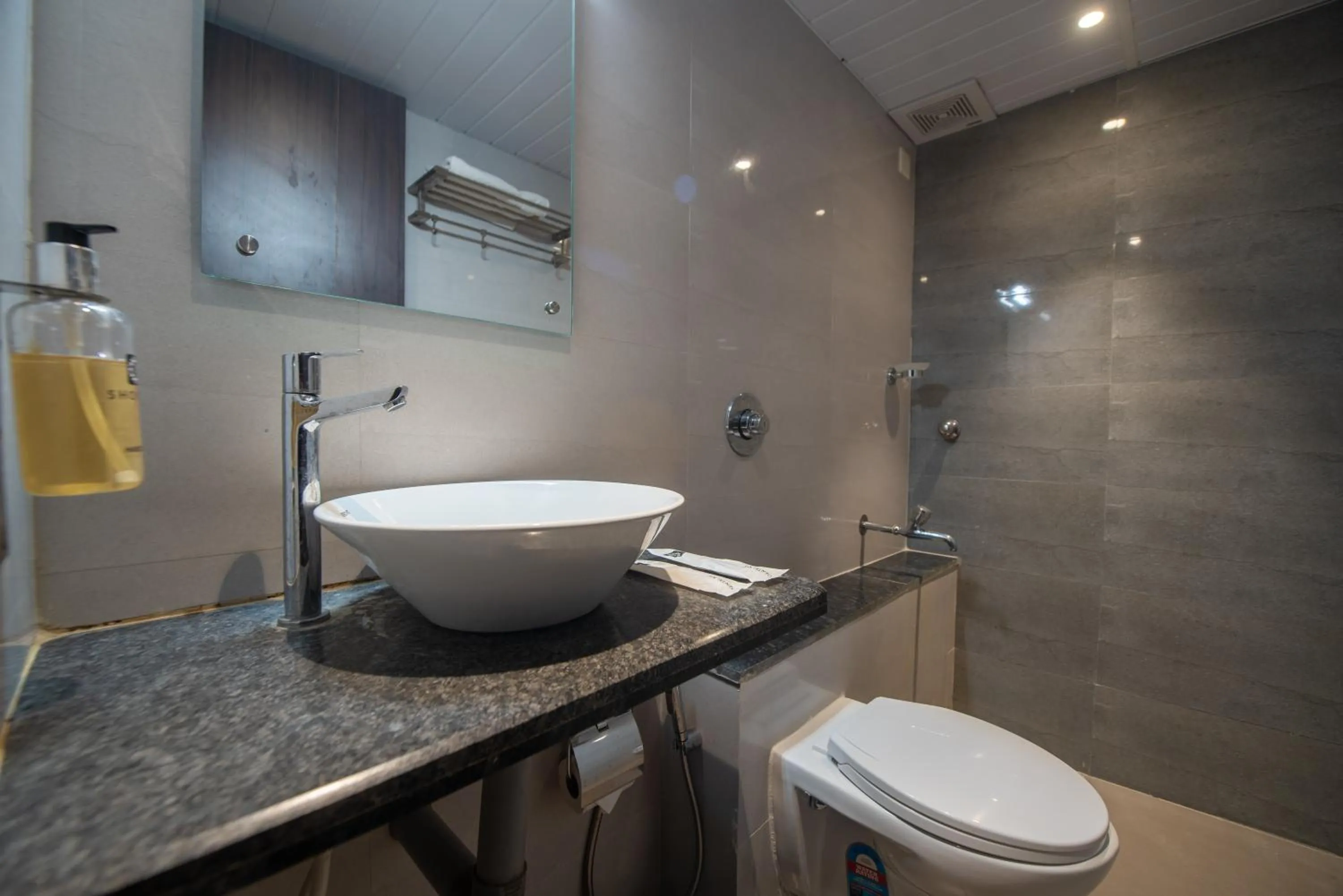 Bathroom in Hotel Shoolin Grand