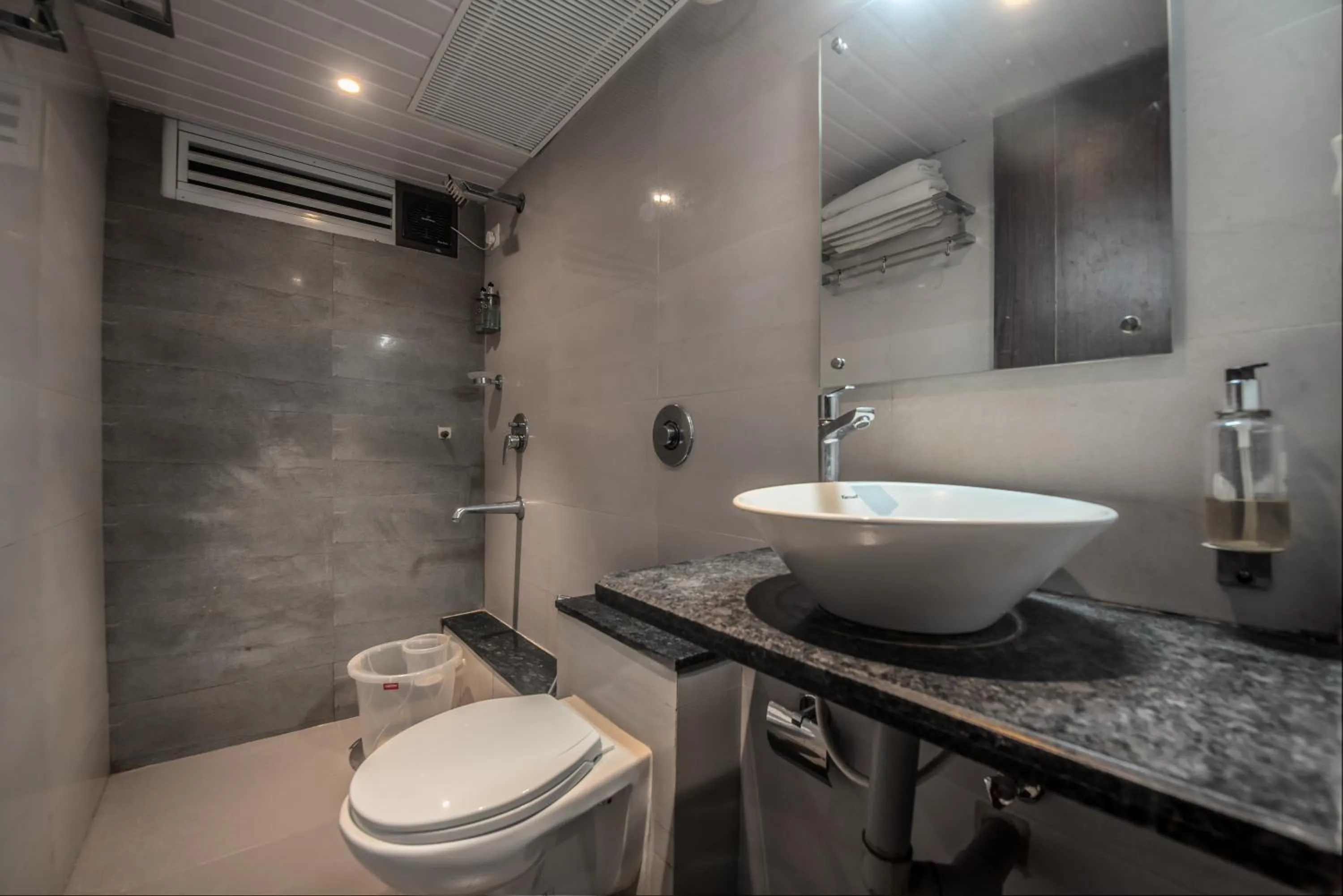 Bathroom in Hotel Shoolin Grand