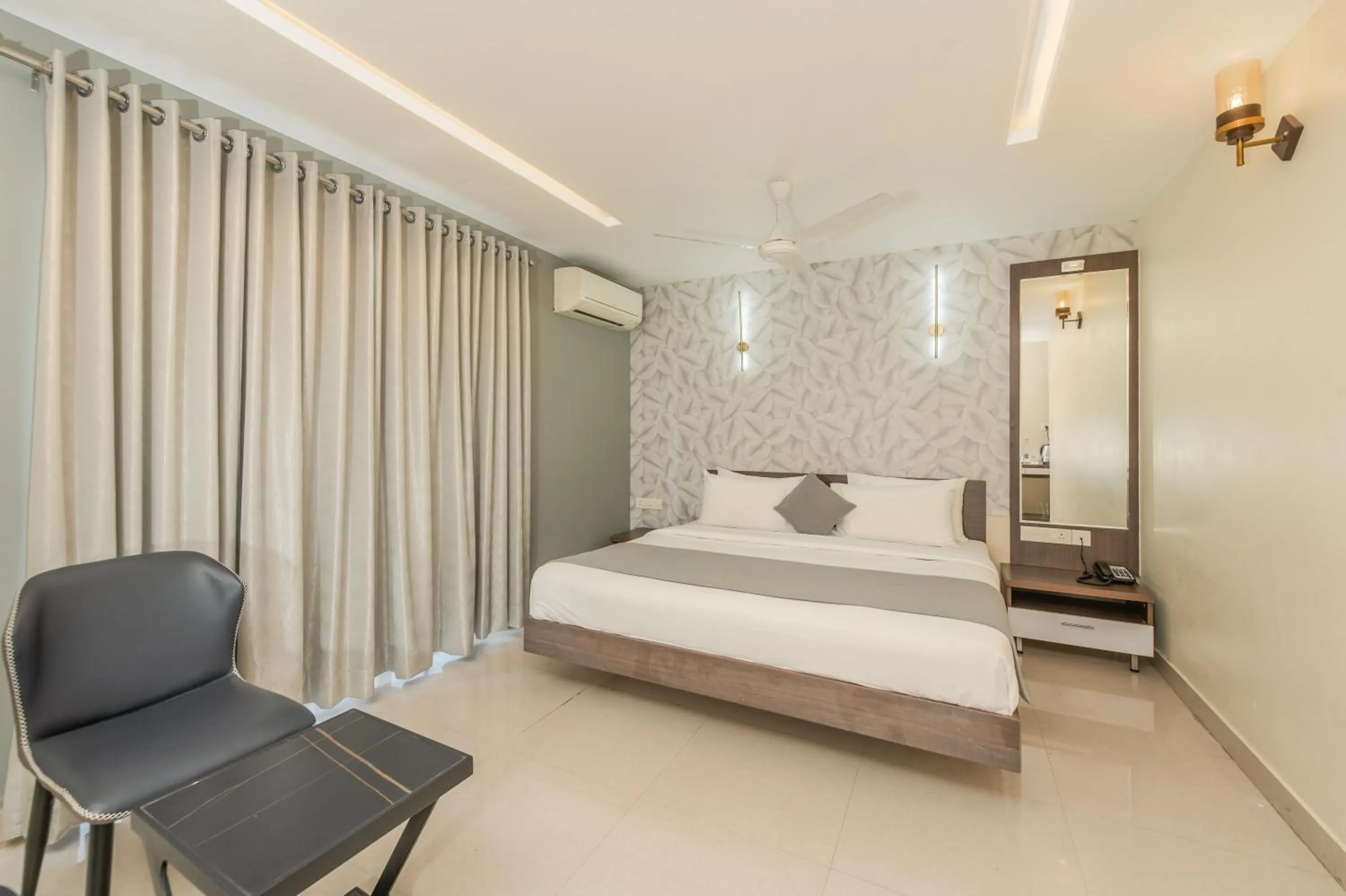 Bedroom, Bed in Hotel Shoolin Grand