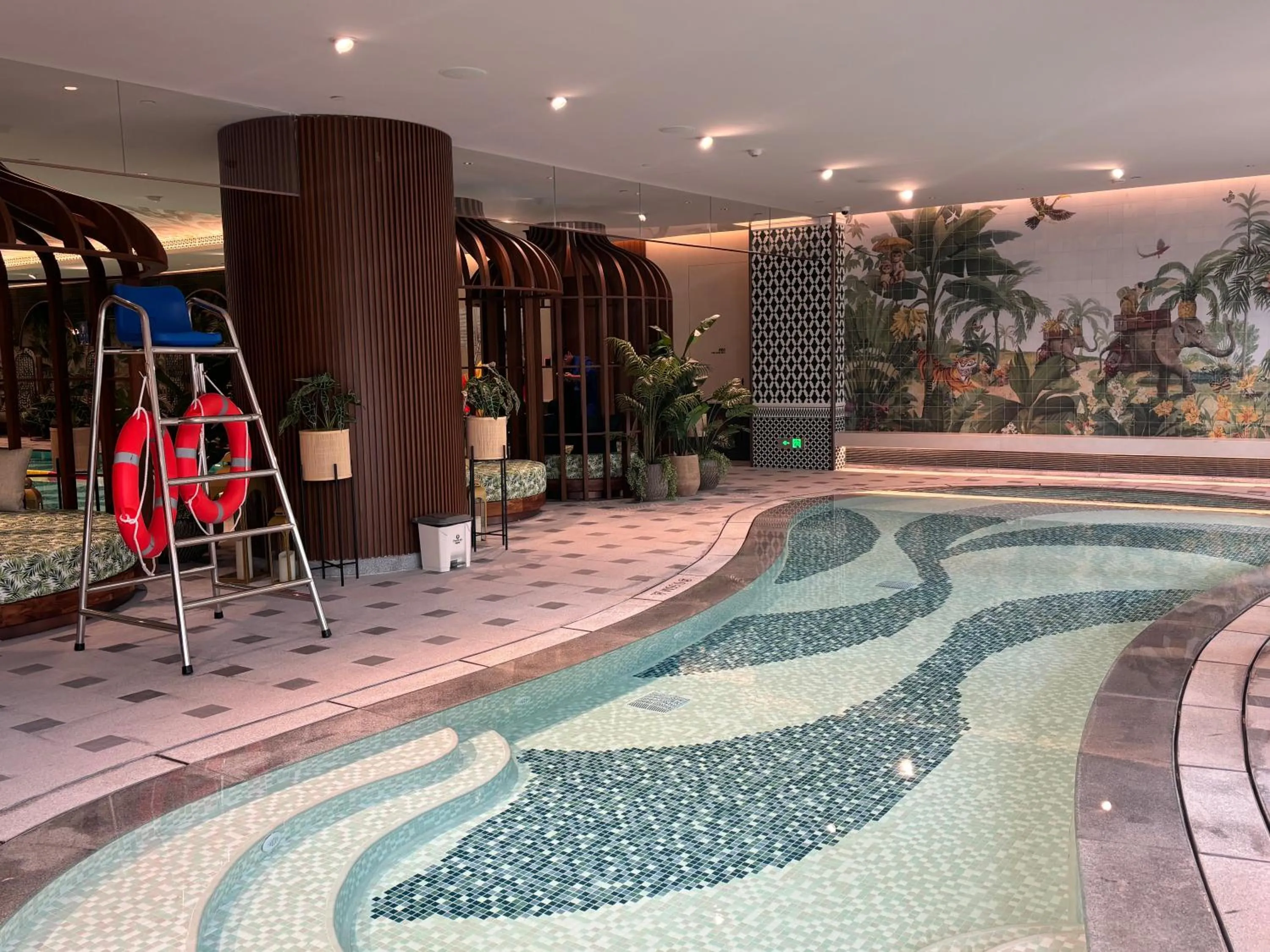 Pool view in JEN Kunming by Shangri-La