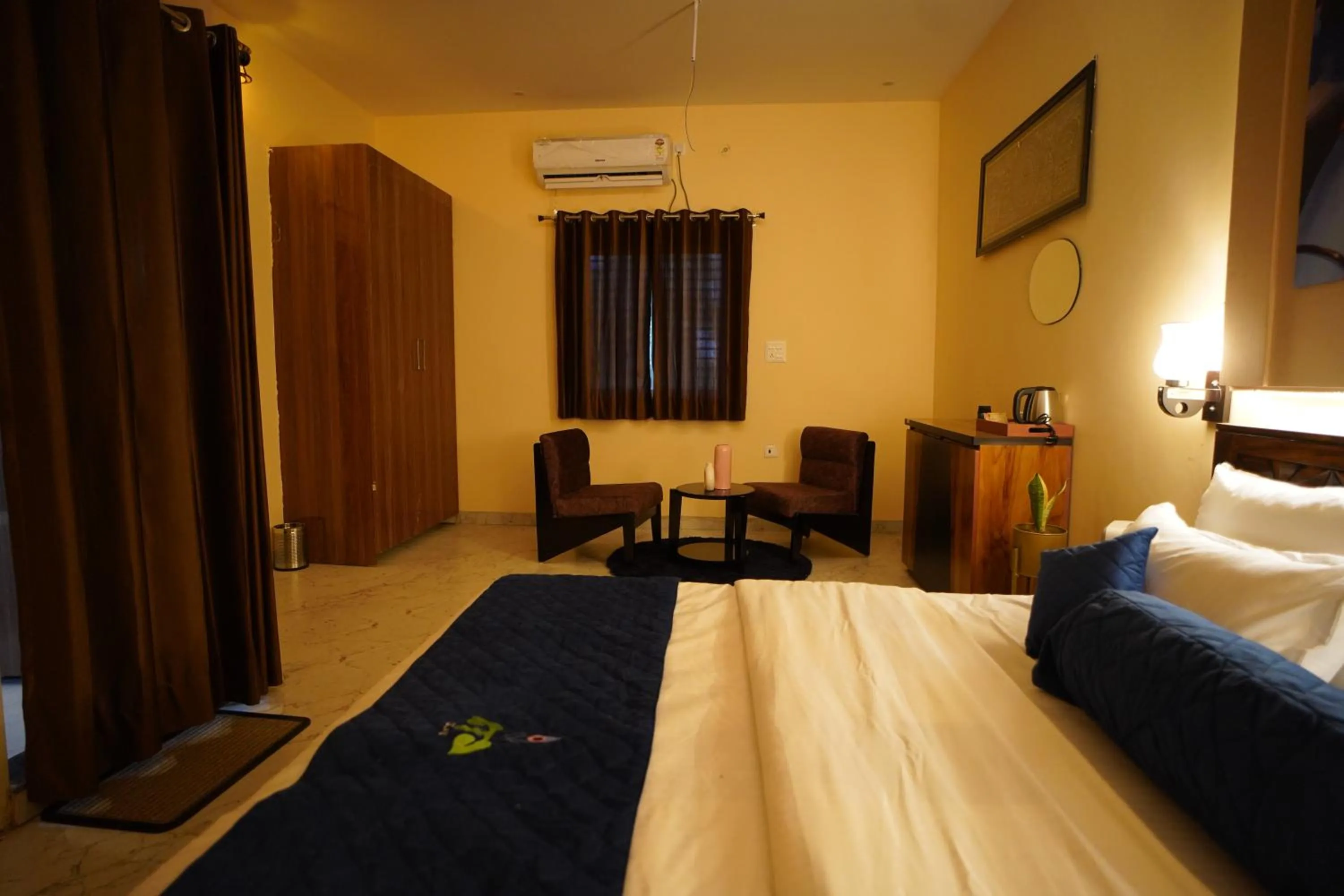 Bed in SAMALIA AGRO RESORT VRINDAVAN