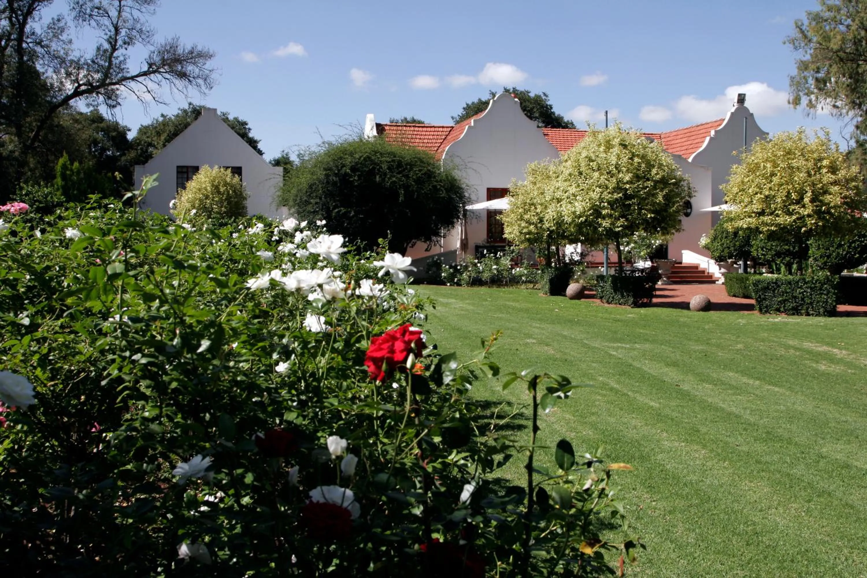 Facade/entrance in River Meadow Manor