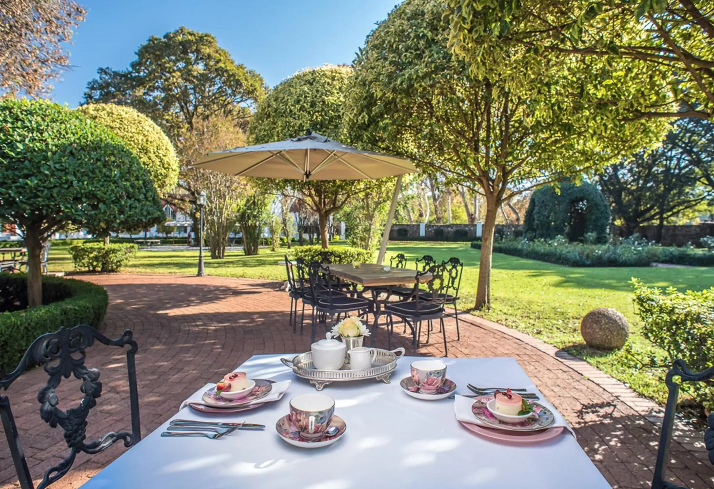 Restaurant/places to eat in River Meadow Manor Restaurant/places to eat in River Meadow Manor