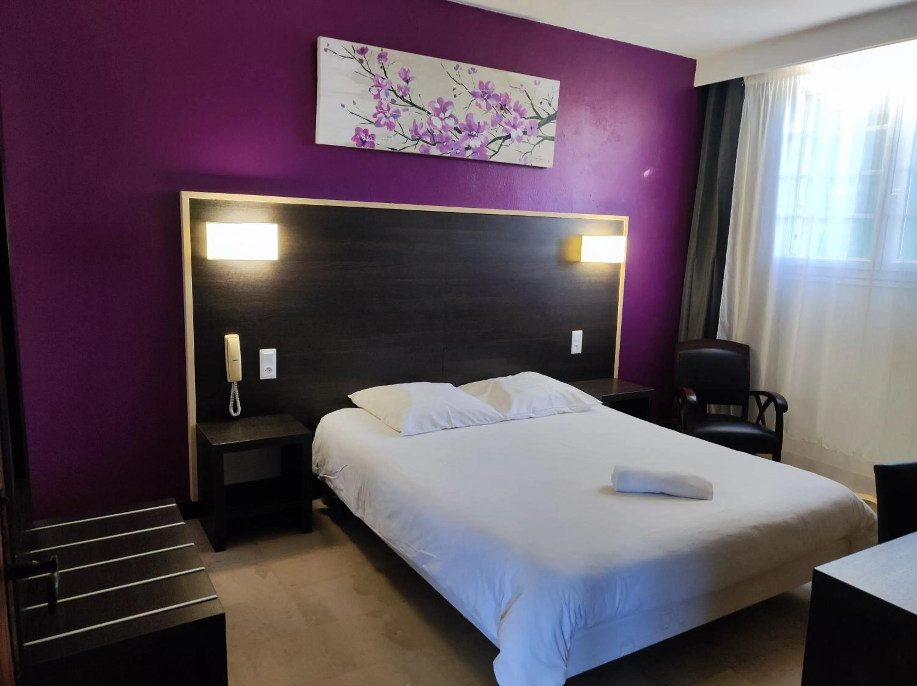 Bed in Hôtel et Appart'Hôtel Le Relais Du Val D'Orbieu