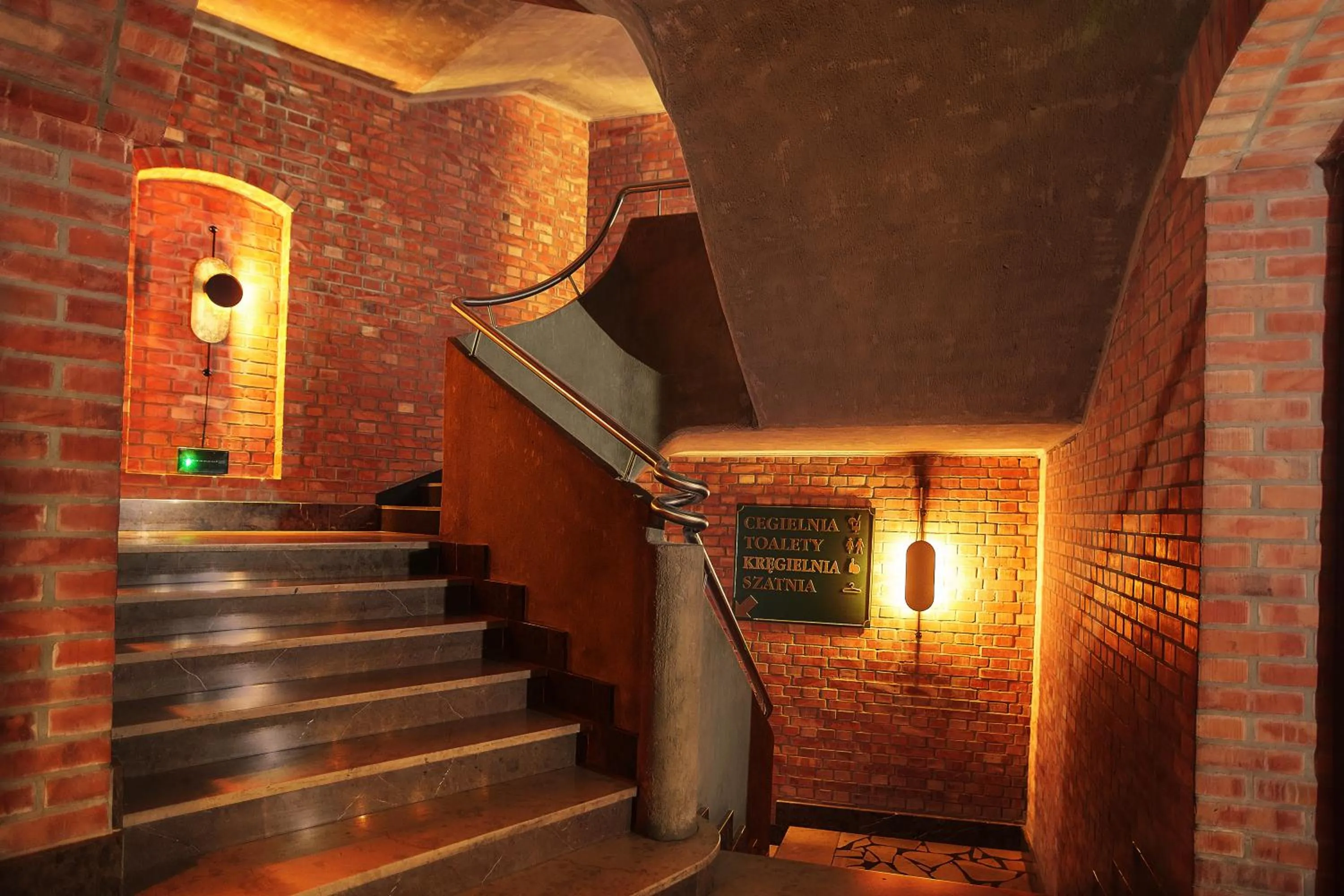 Bowling in Hotel Sphinx