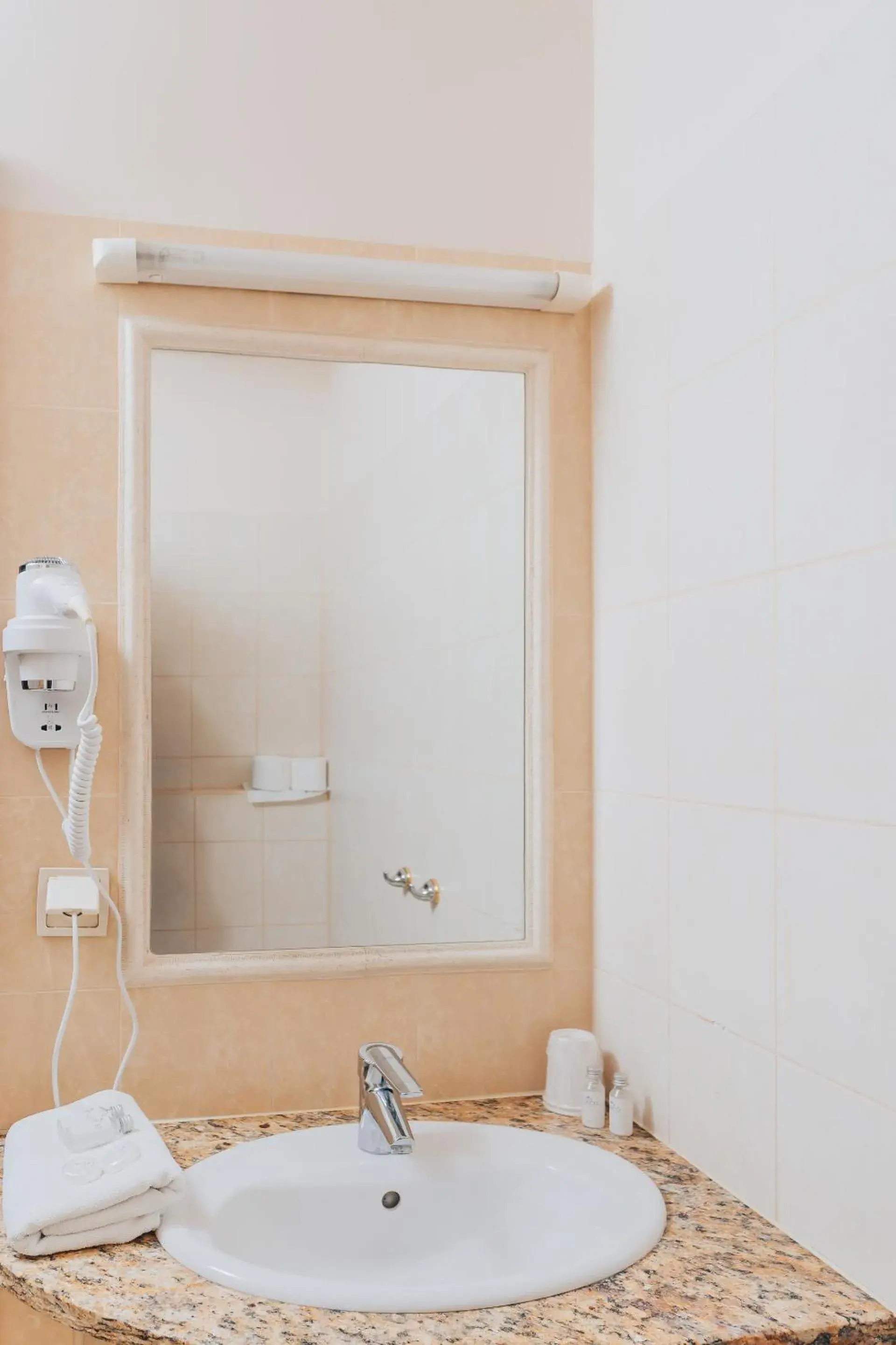 Economy Twin Room in Hotel Sphinx Economy Twin Room in Hotel Sphinx