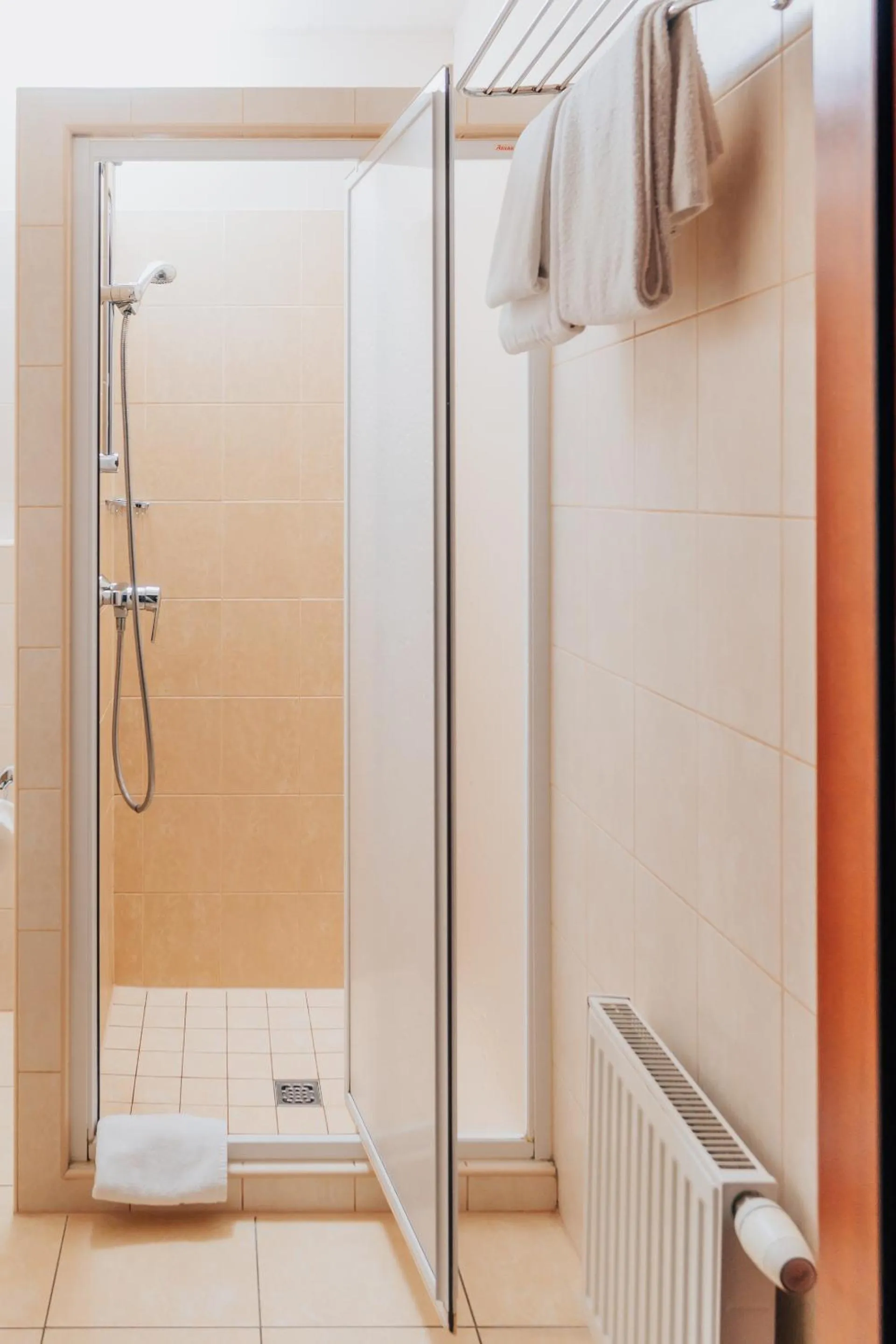 Shower in Hotel Sphinx