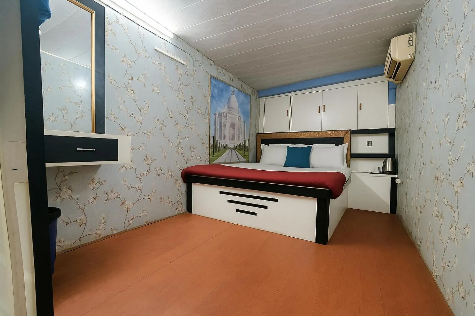 Bed in Taj City Hotel