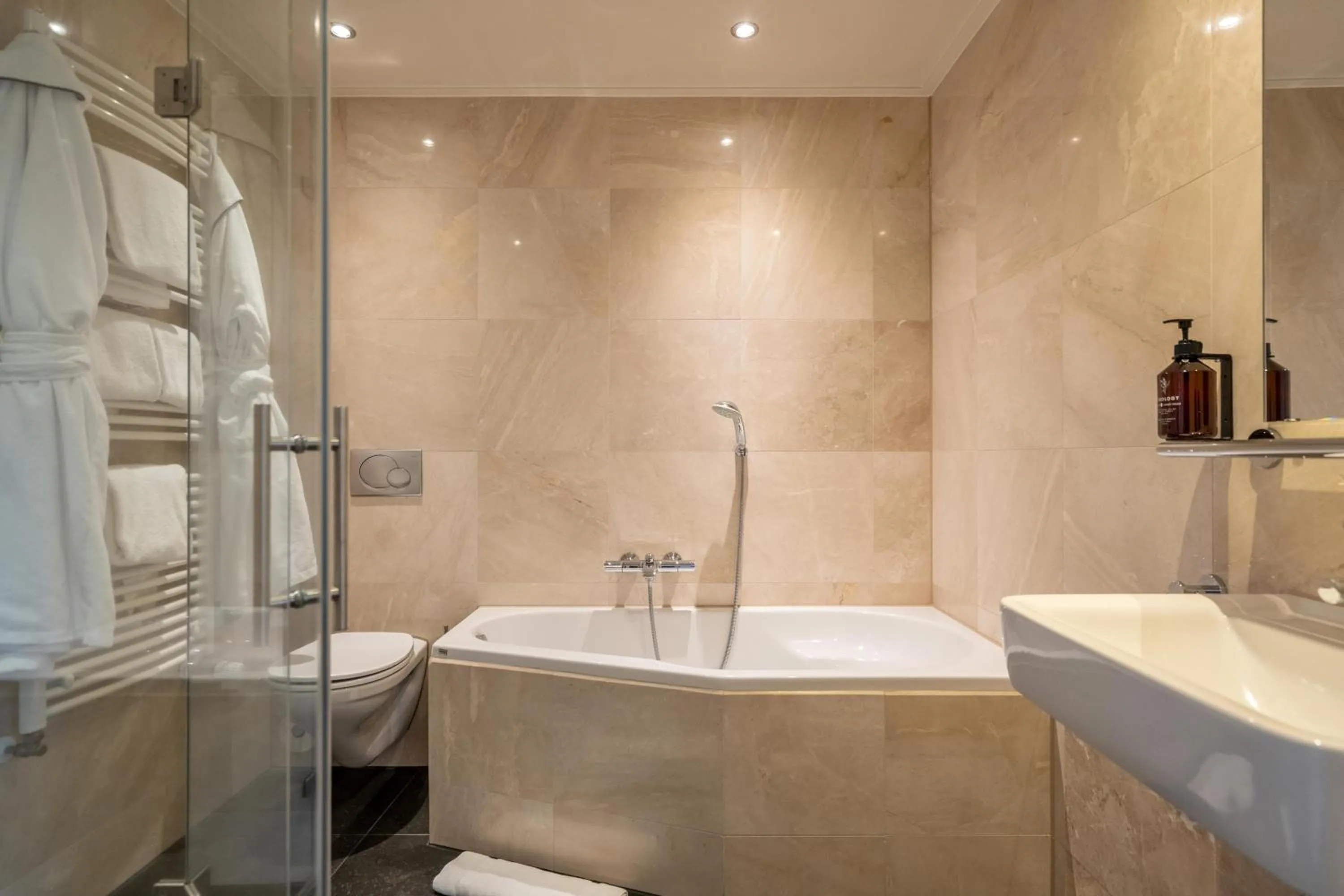 Shower in Badhotel Bruin