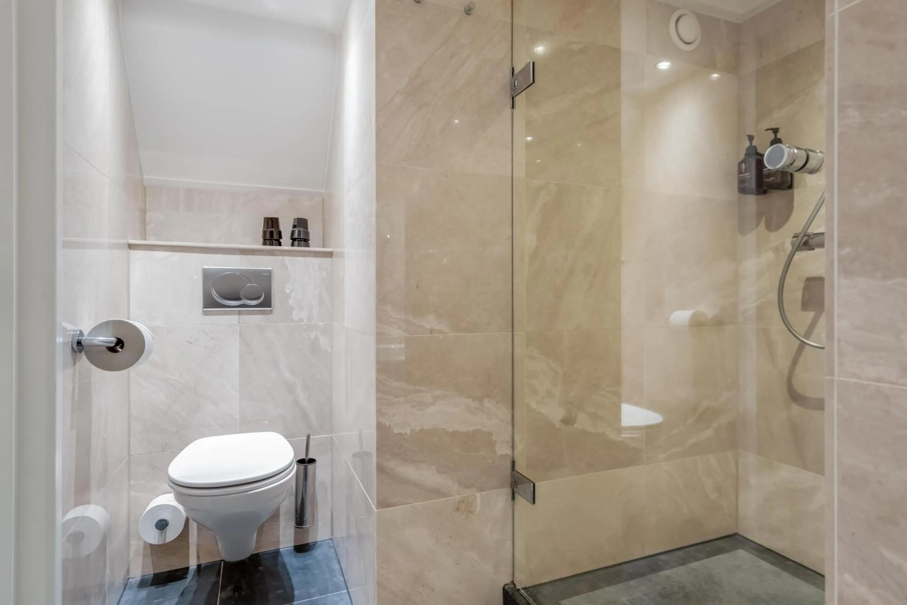 Shower in Badhotel Bruin