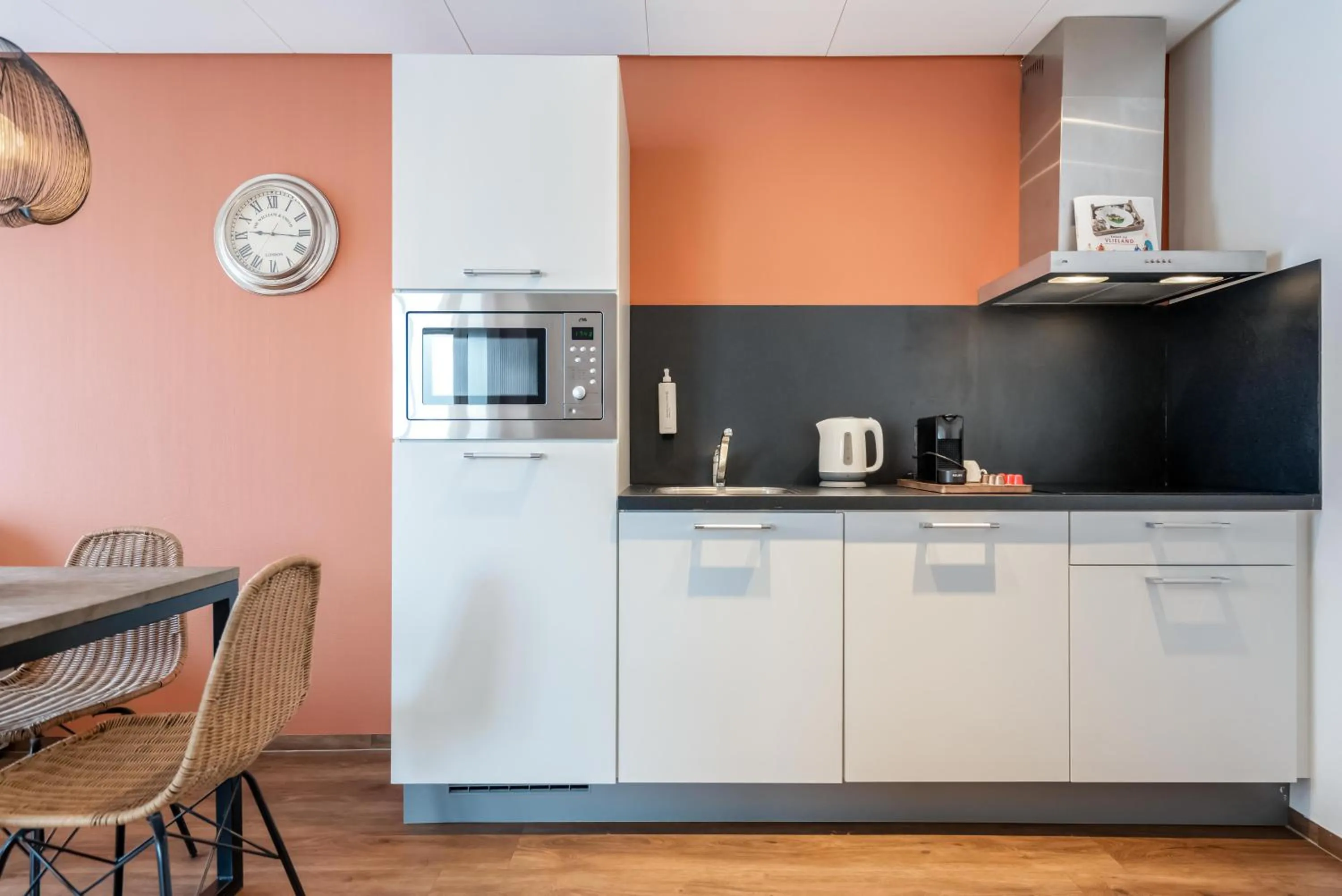 Coffee/tea facilities in Badhotel Bruin