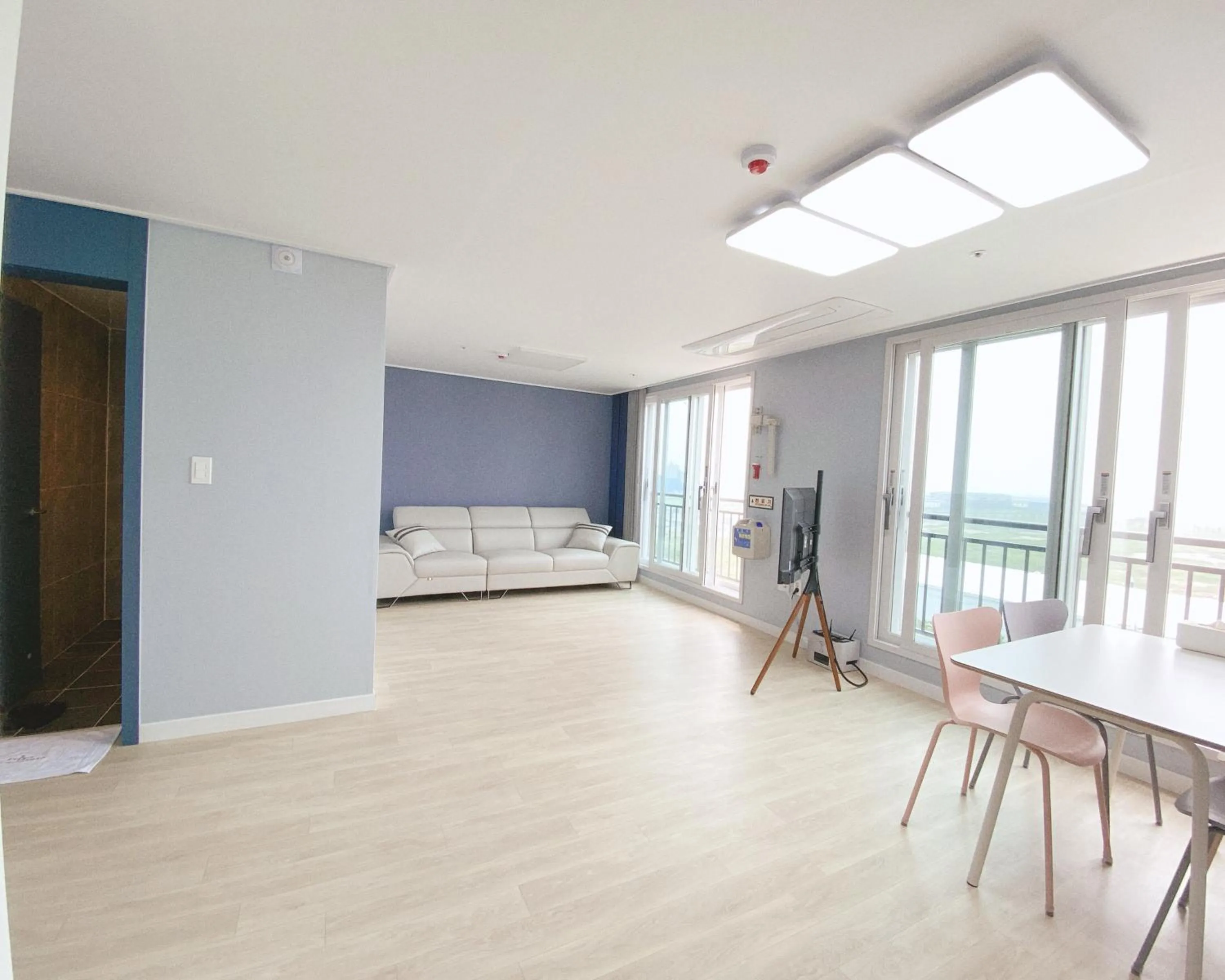 Family Room in Gunsan Little Prince Condo