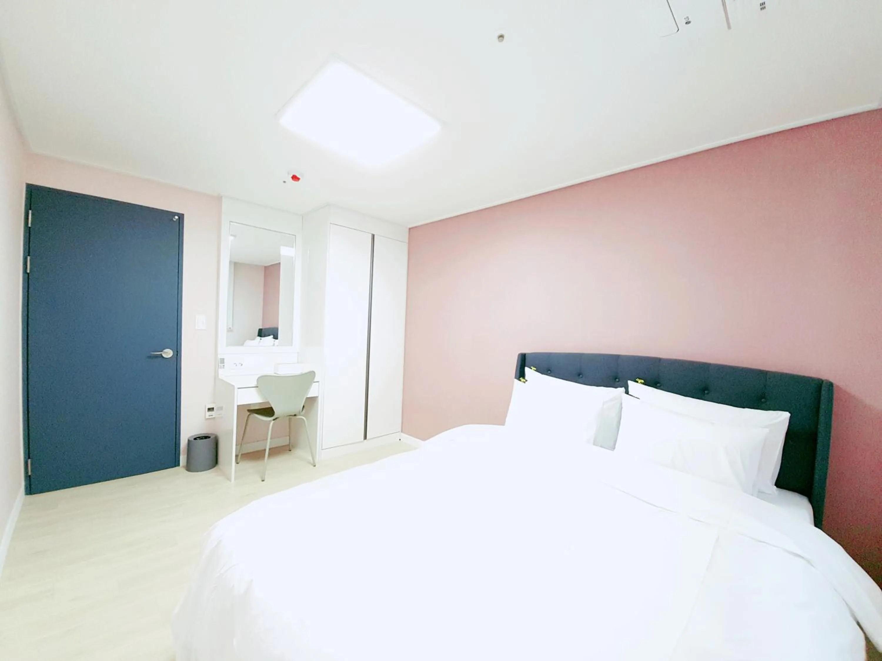 Deluxe Suite in Gunsan Little Prince Condo