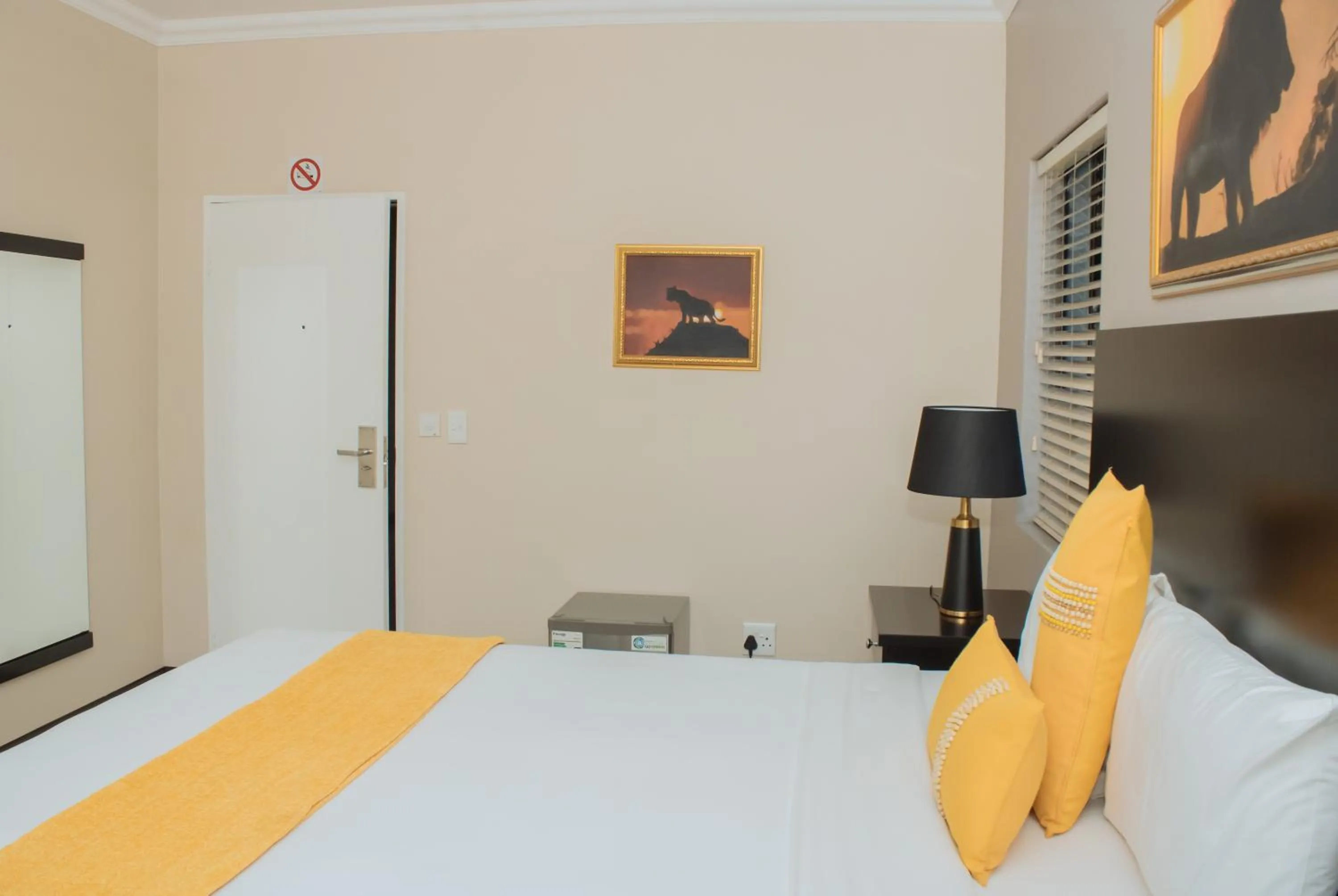 Bedroom, Bed in Heavenly Boutique Hotel