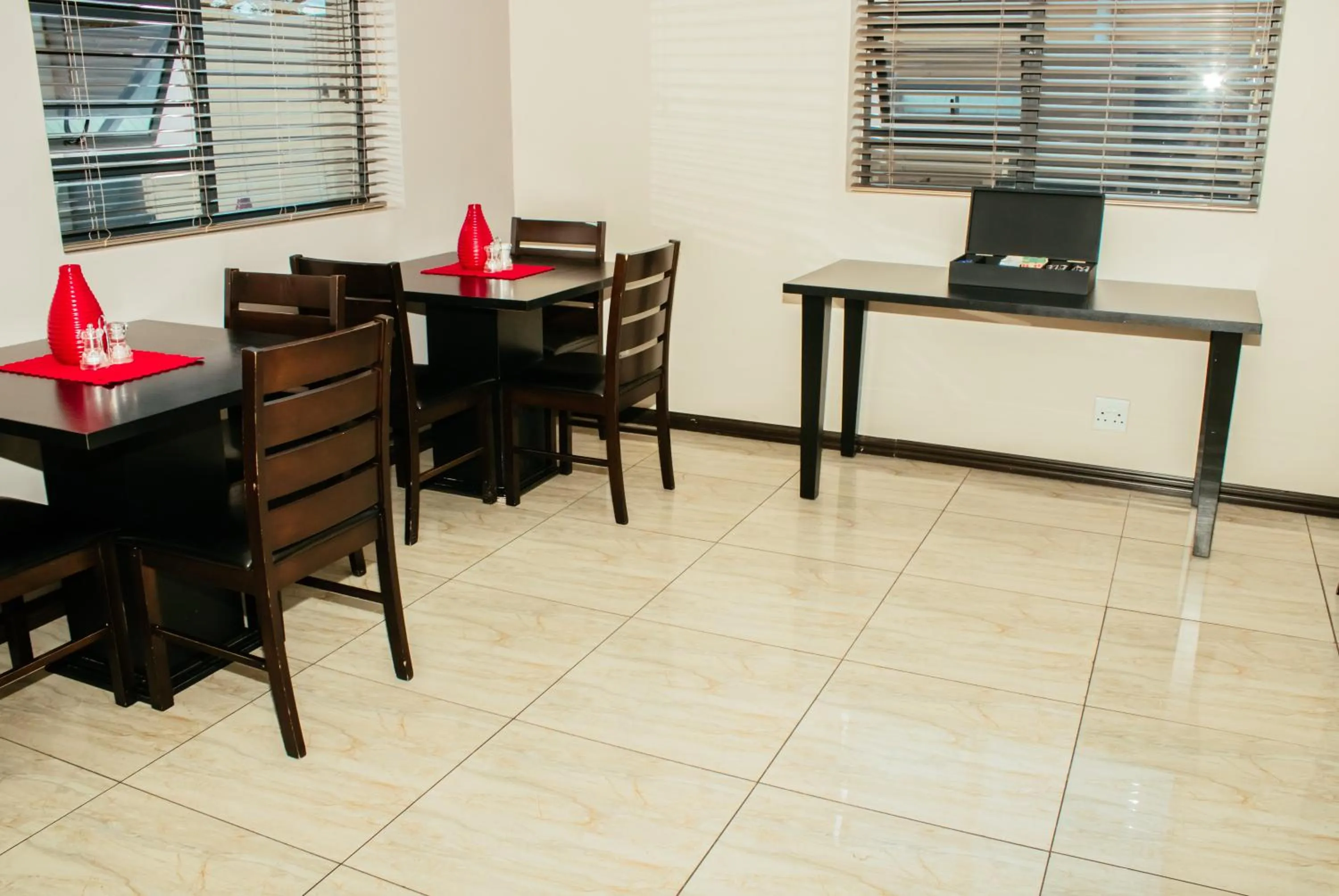 Restaurant/places to eat in Heavenly Boutique Hotel