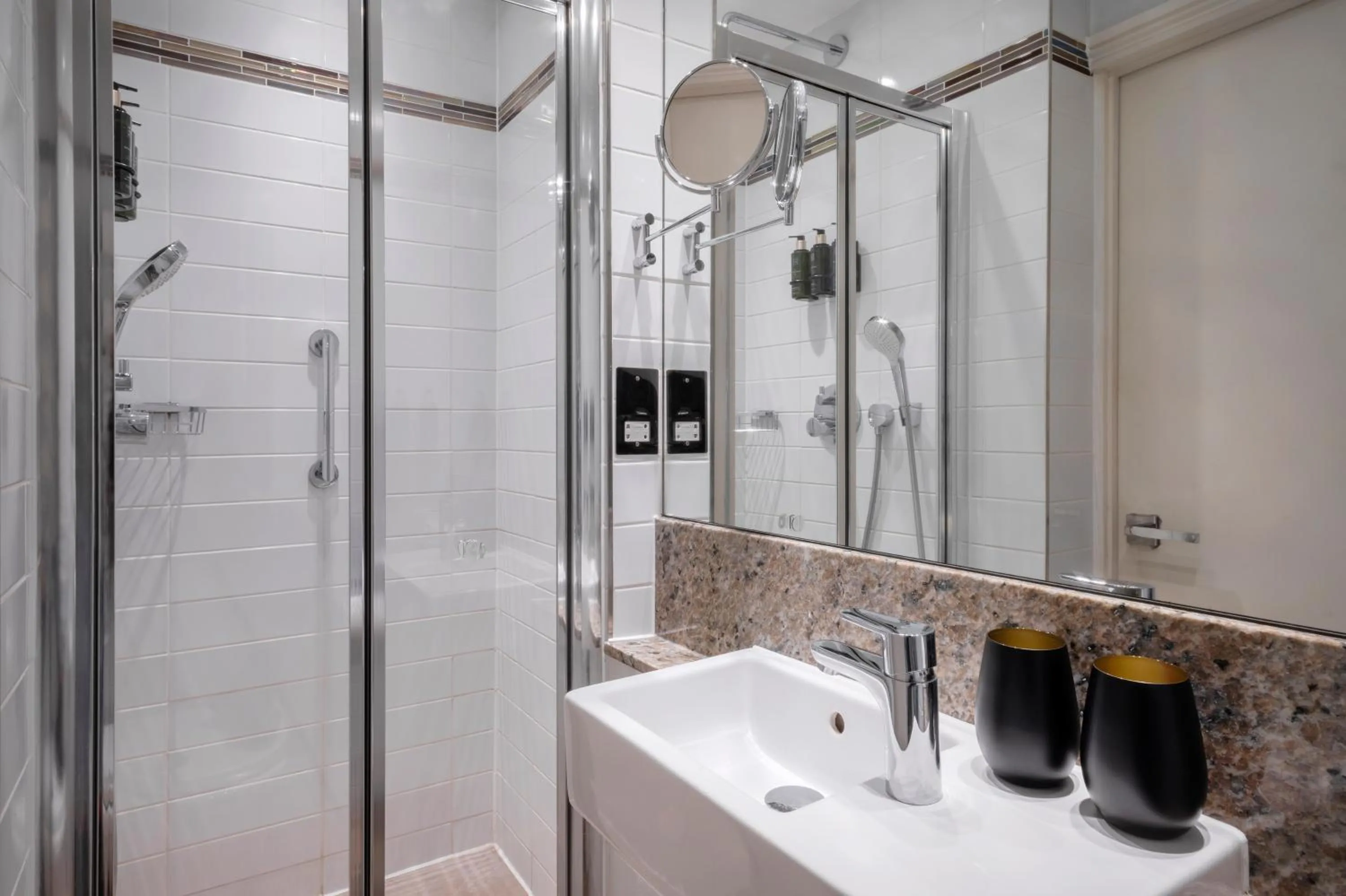 Toilet in Meliá London Kensington Member of Meliá Collection