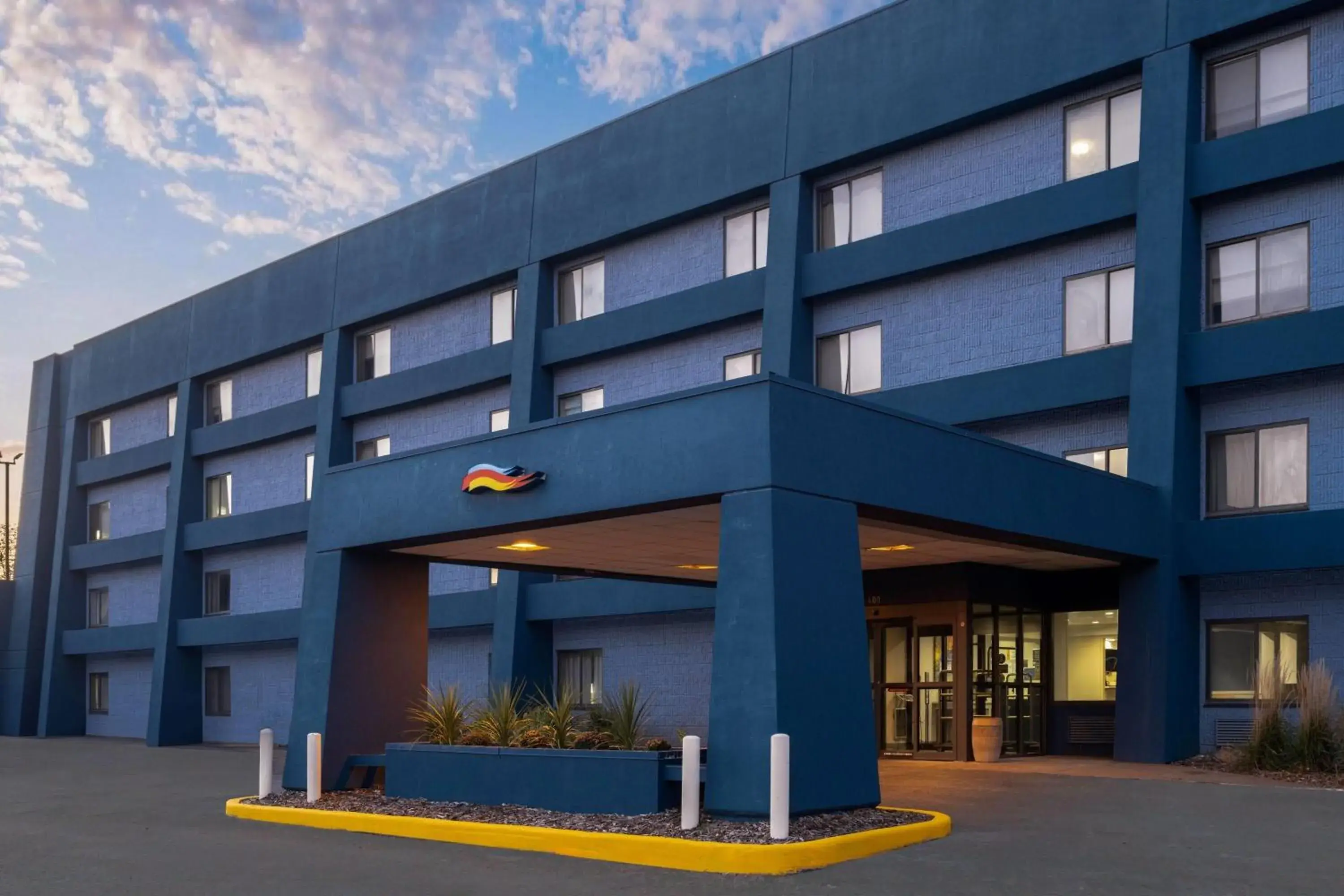 Property building in Days Inn by Wyndham Davenport Property building in Days Inn by Wyndham Davenport