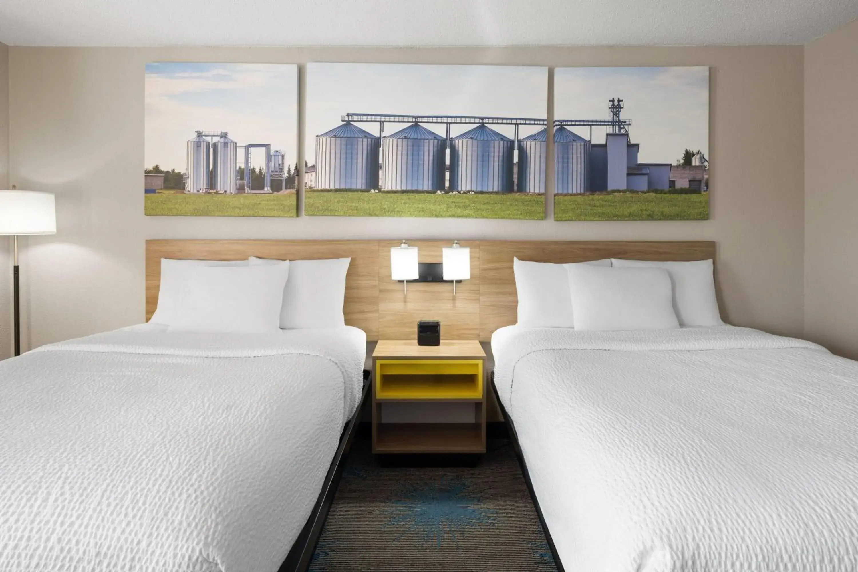 Photo of the whole room, Bed in Days Inn by Wyndham Davenport Photo of the whole room, Bed in Days Inn by Wyndham Davenport