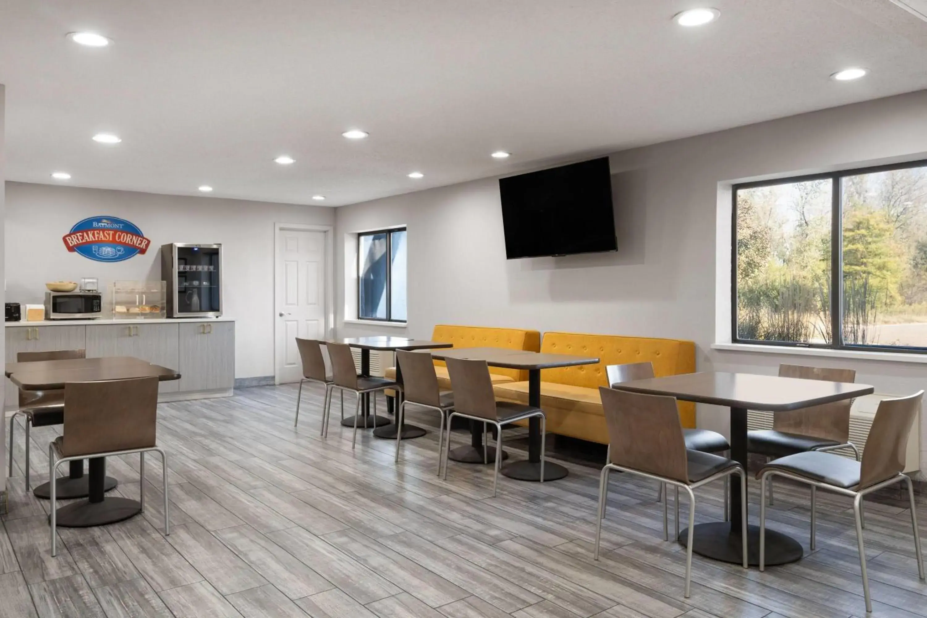 Breakfast in Days Inn by Wyndham Davenport Breakfast in Days Inn by Wyndham Davenport