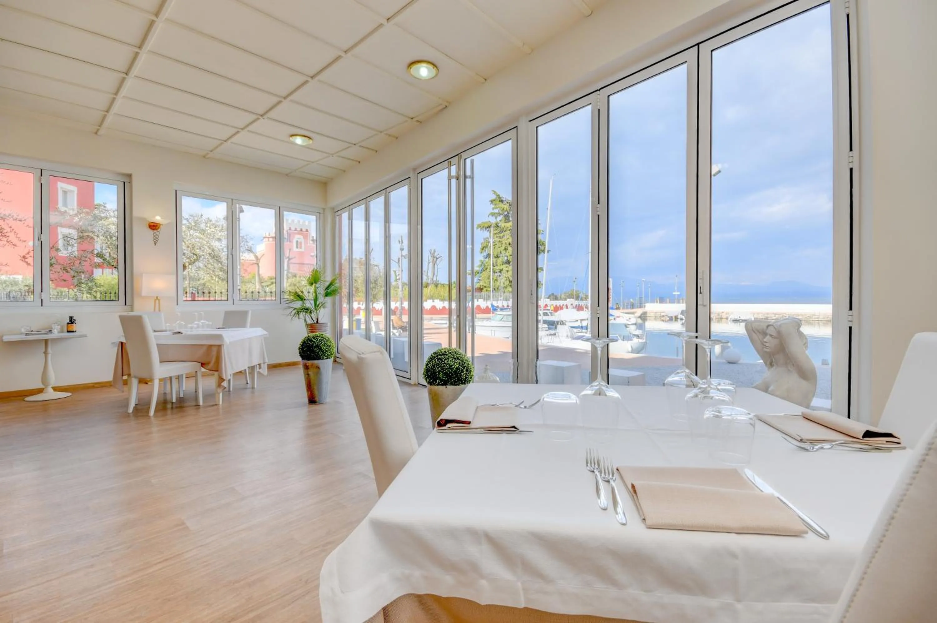 Restaurant/places to eat in VILLA GARUTI VILLAGE