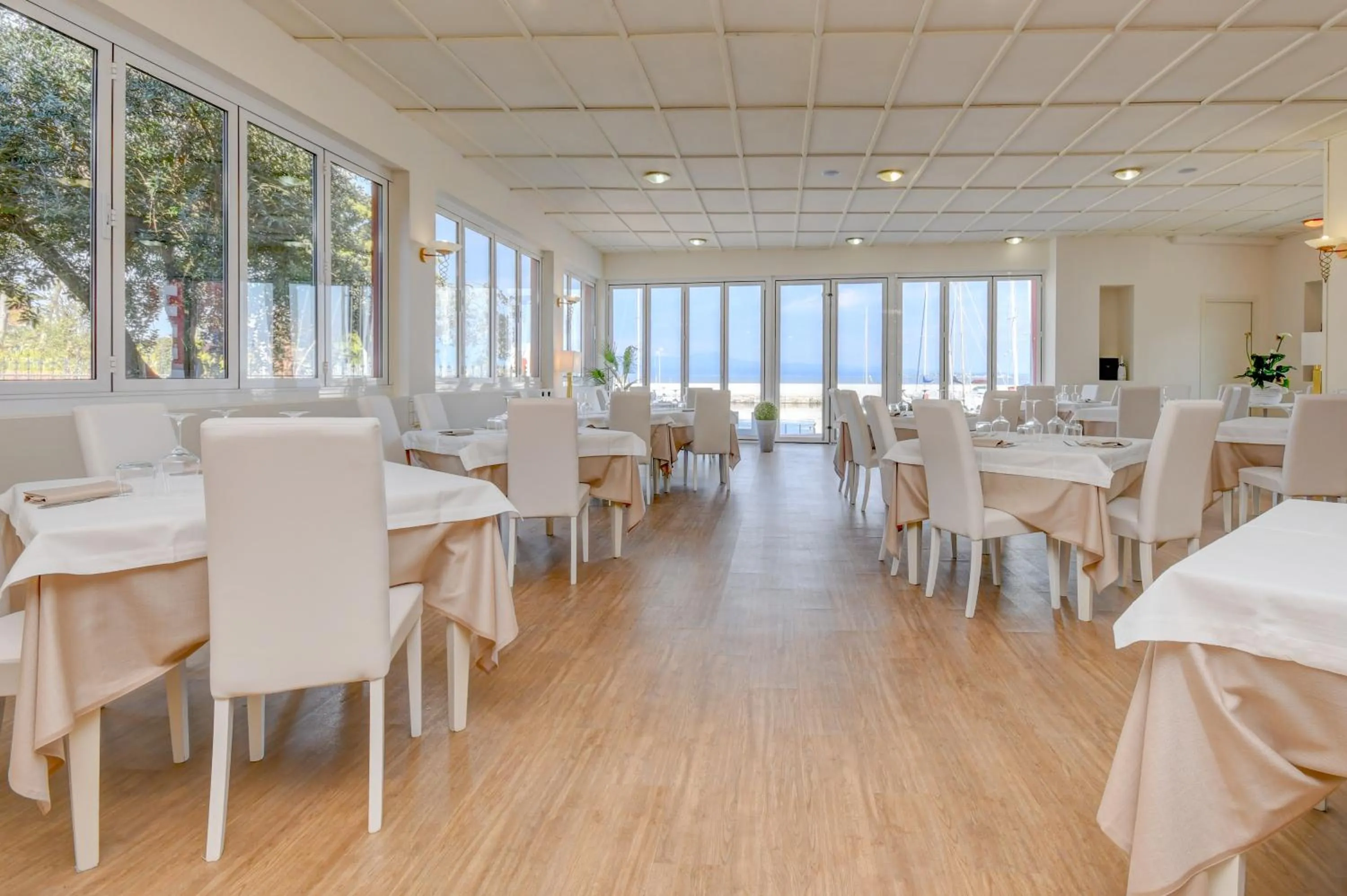 Restaurant/places to eat in VILLA GARUTI VILLAGE