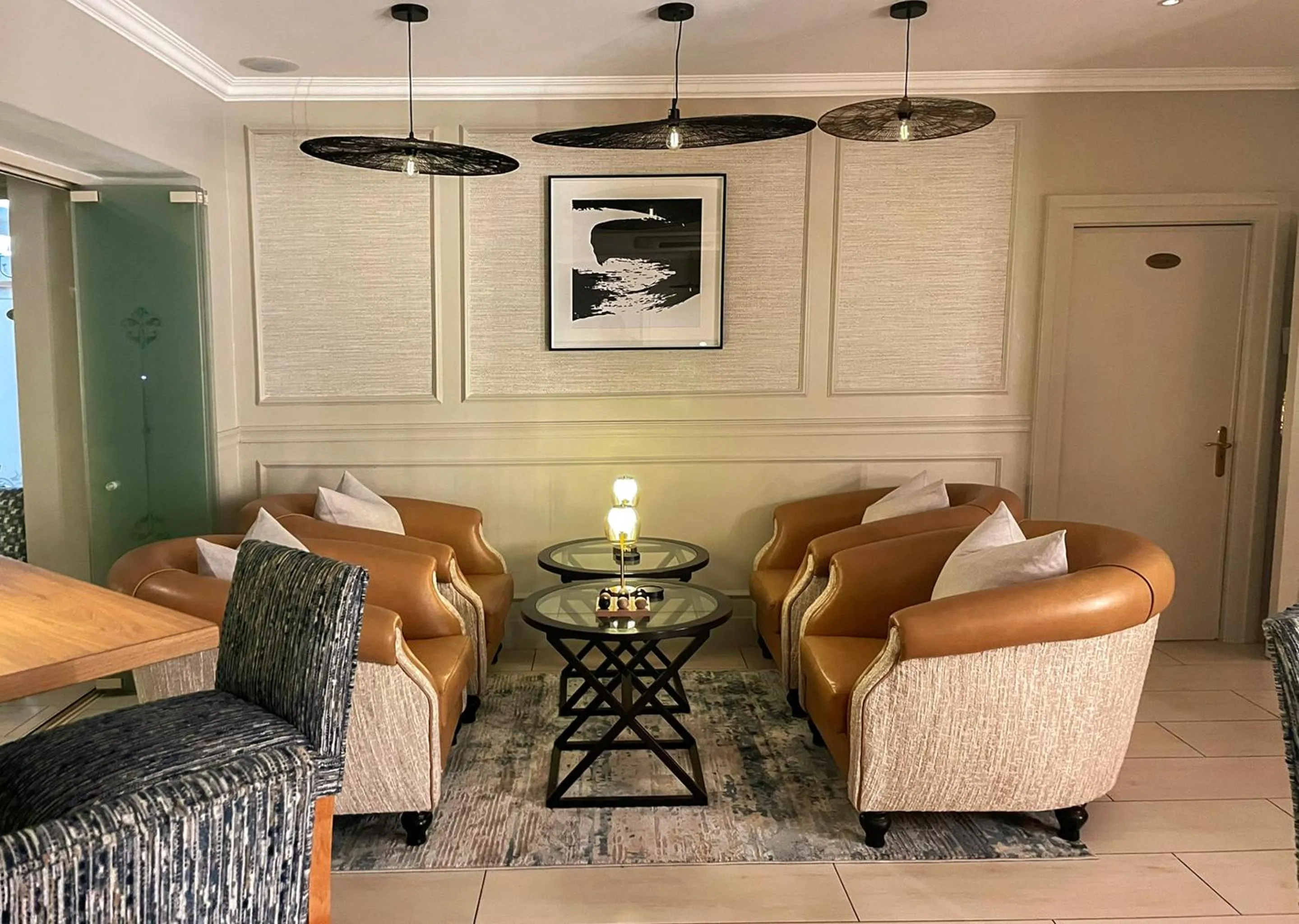 Lounge or bar in 10 2nd Avenue Houghton Estate by Dream Resorts