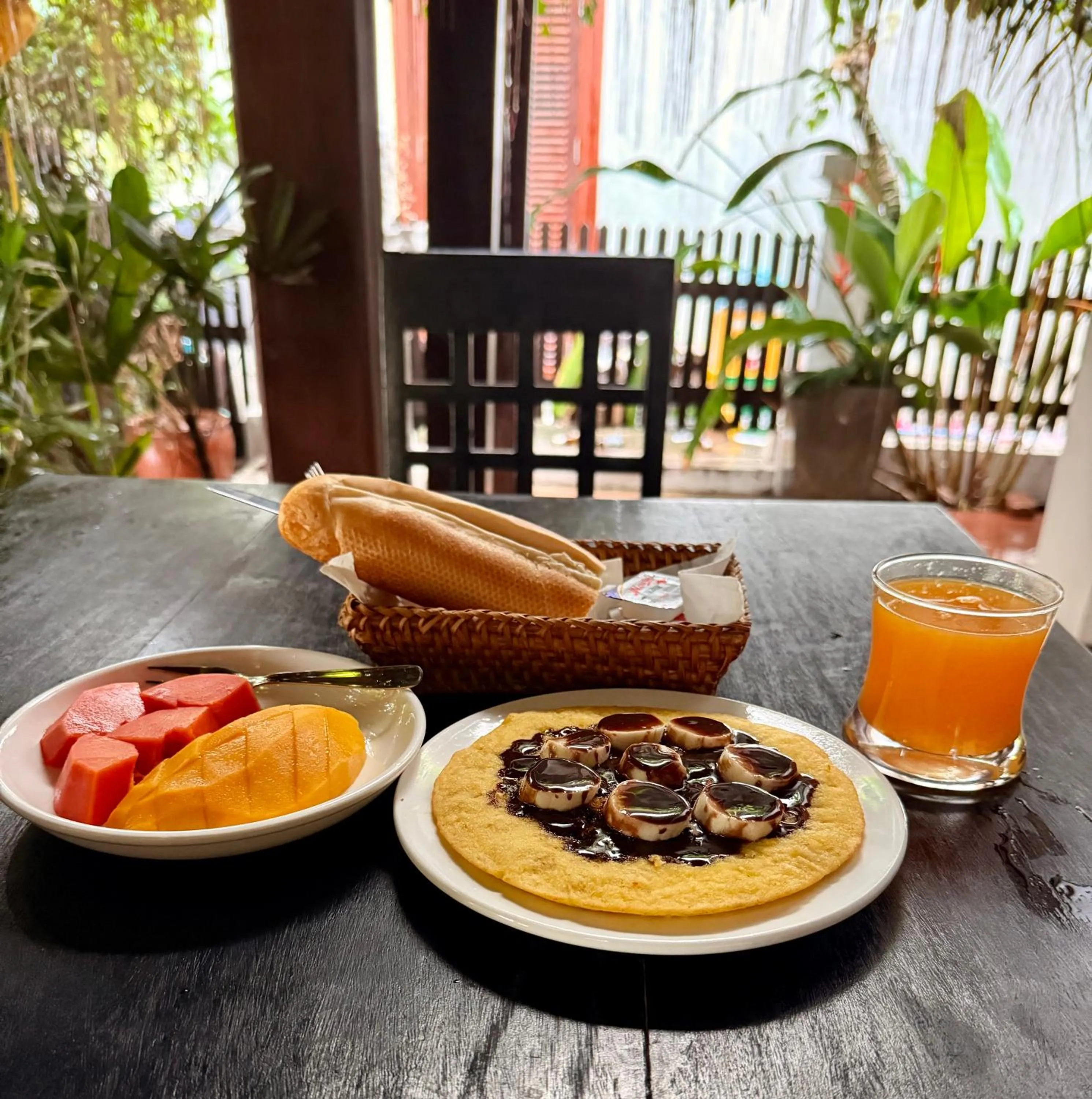 Food and drinks in Villa Khili Namkhan