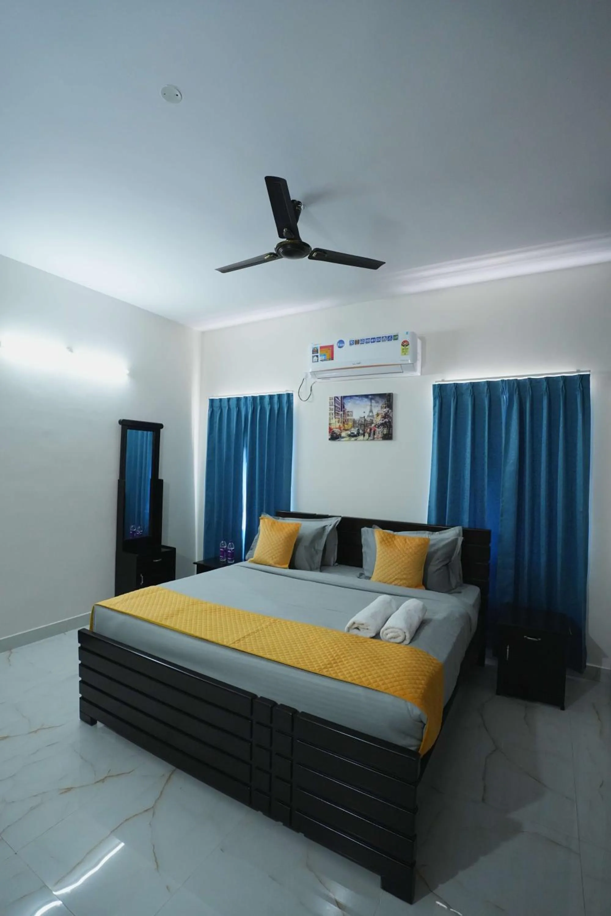 Bed in Yellow Bells Serviced Apartments Hitech City