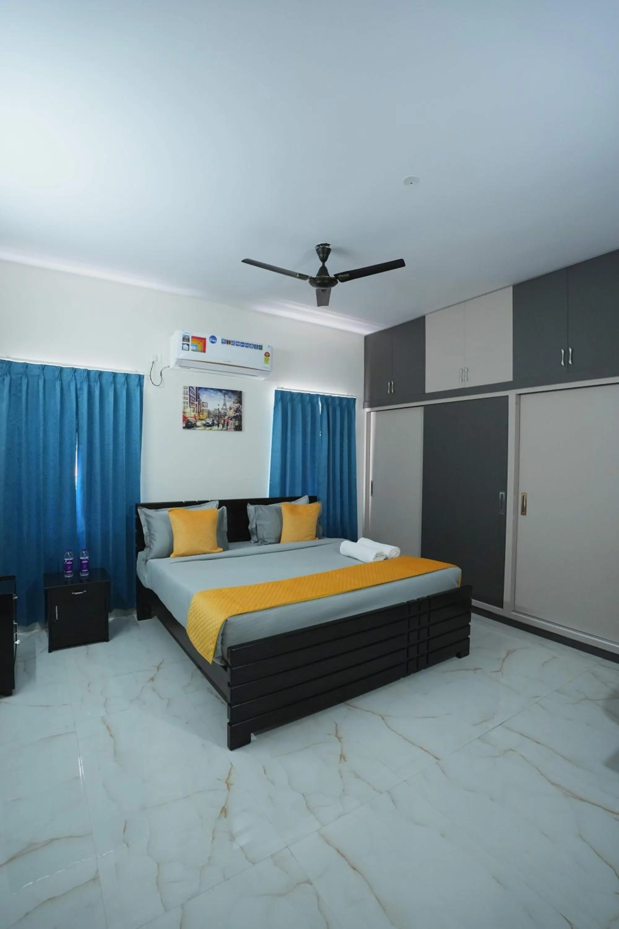 Bed in Yellow Bells Serviced Apartments Hitech City