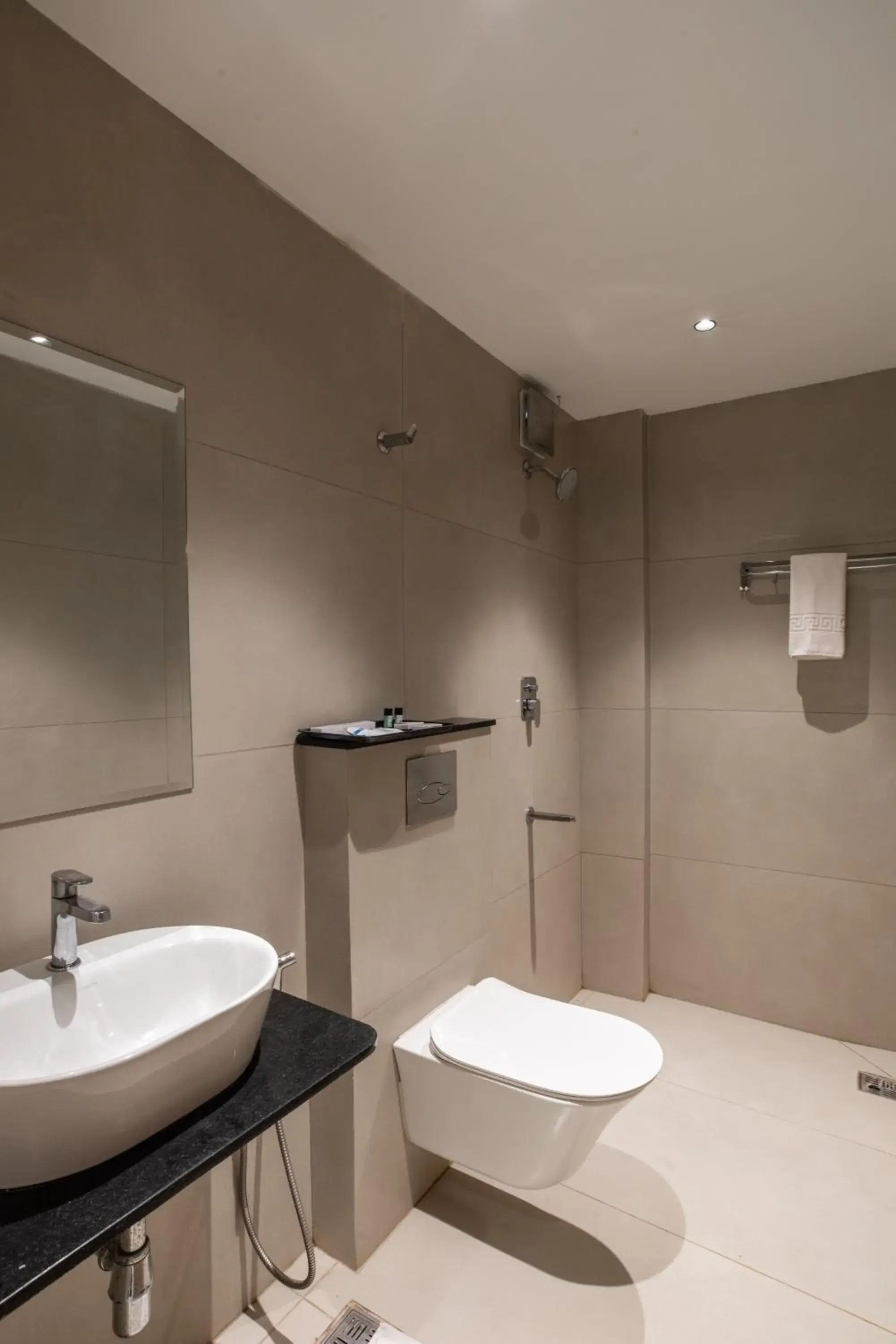 Superior King Room - single occupancy in Royal Paris Superior King Room - single occupancy in Royal Paris