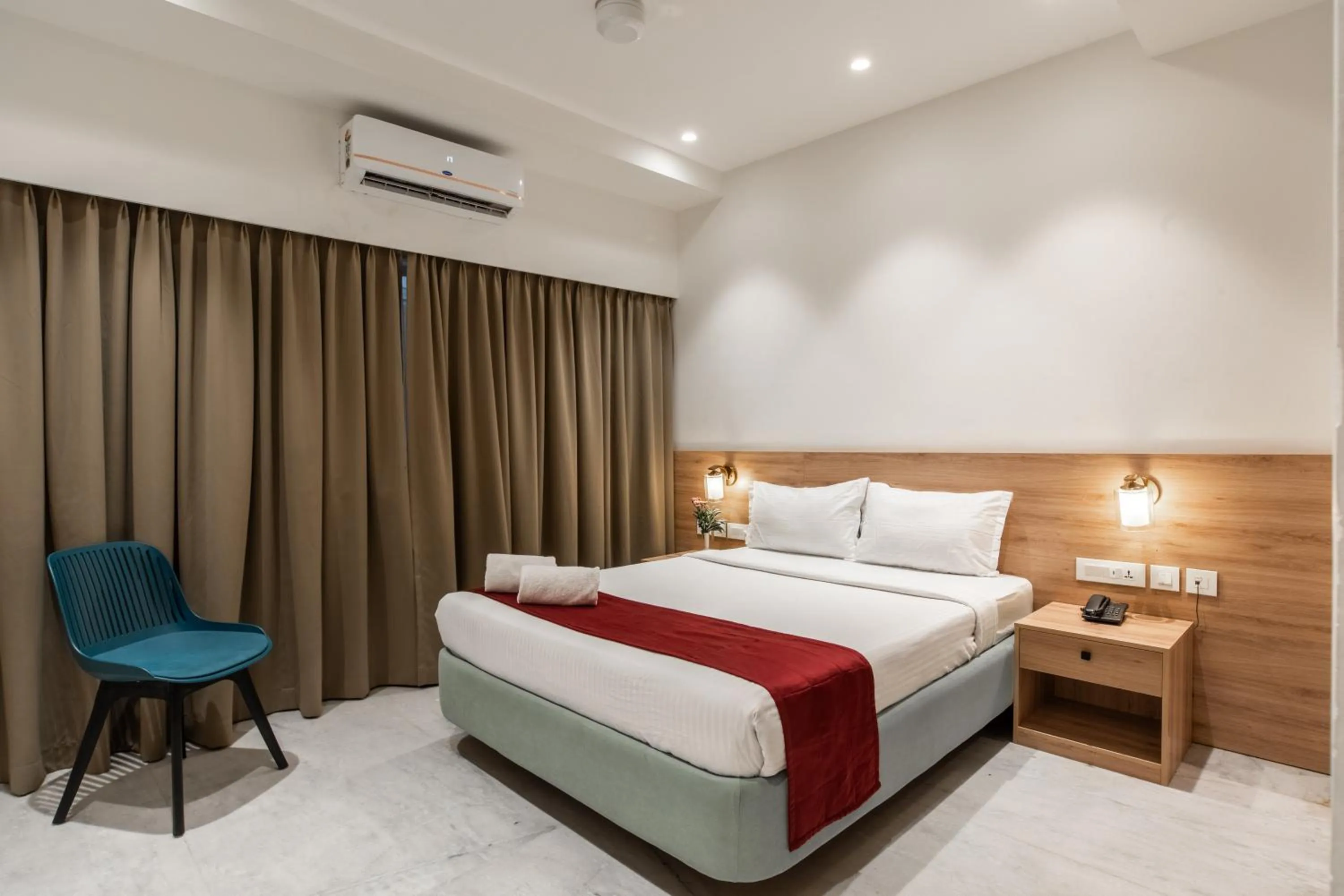 Bedroom, Bed in Royal Paris