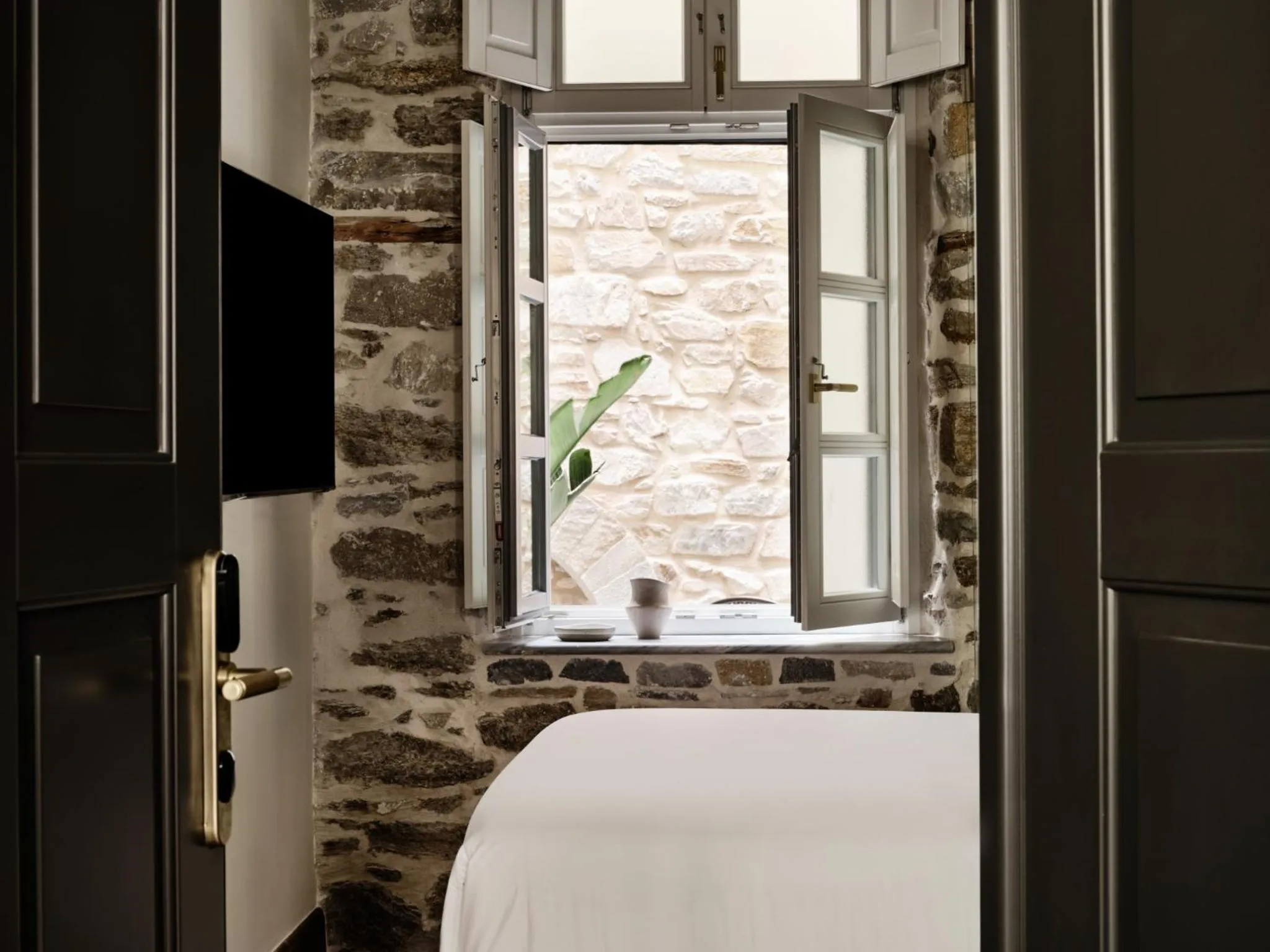 Photo of the whole room, Bed in Argini Syros