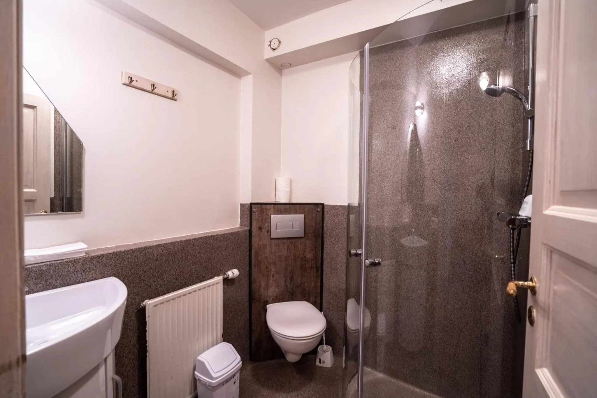 Bathroom in Gerdi Guesthouse