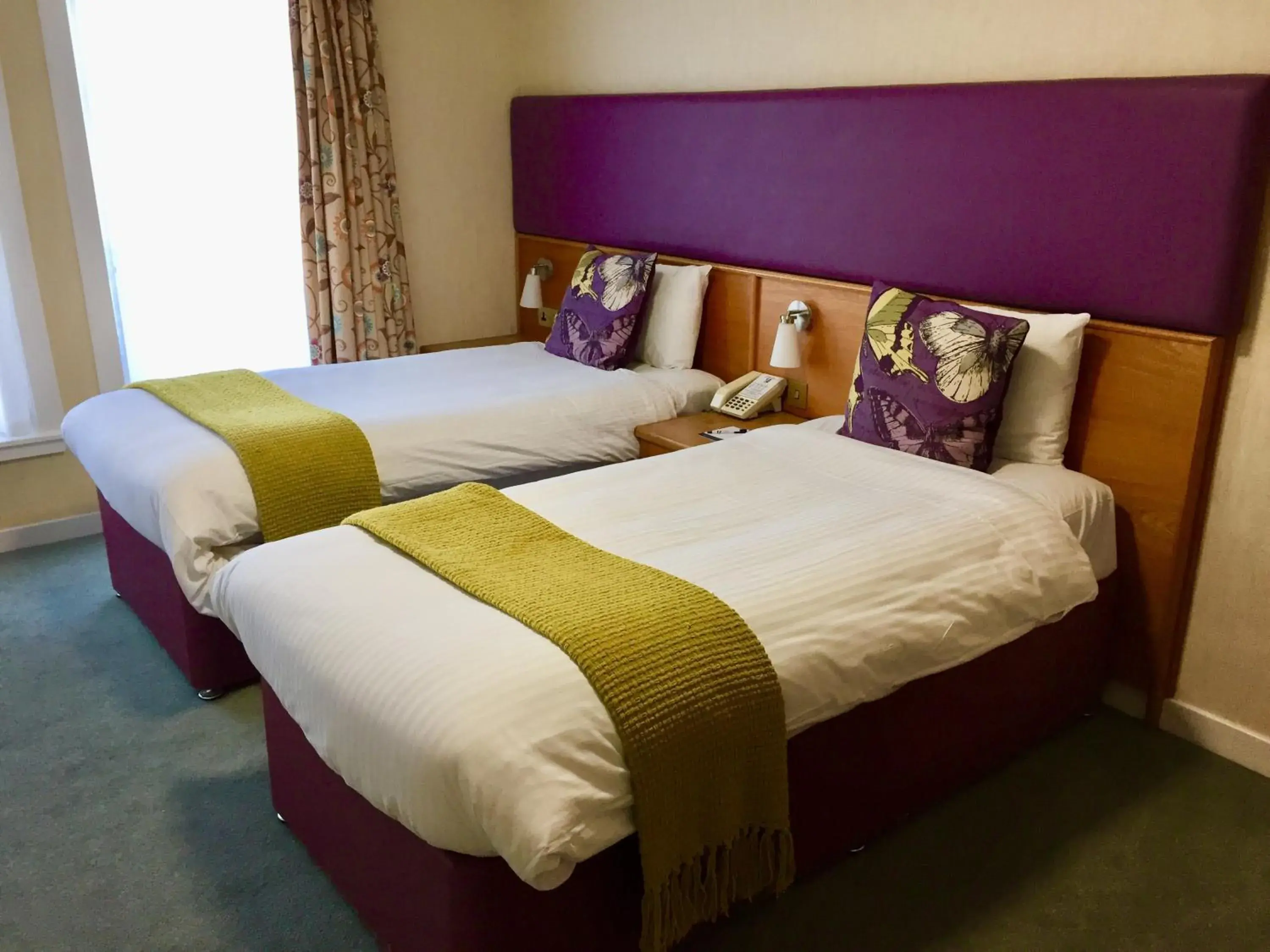 Twin Room with Private Bathroom - single occupancy in Uplawmoor Twin Room with Private Bathroom - single occupancy in Uplawmoor